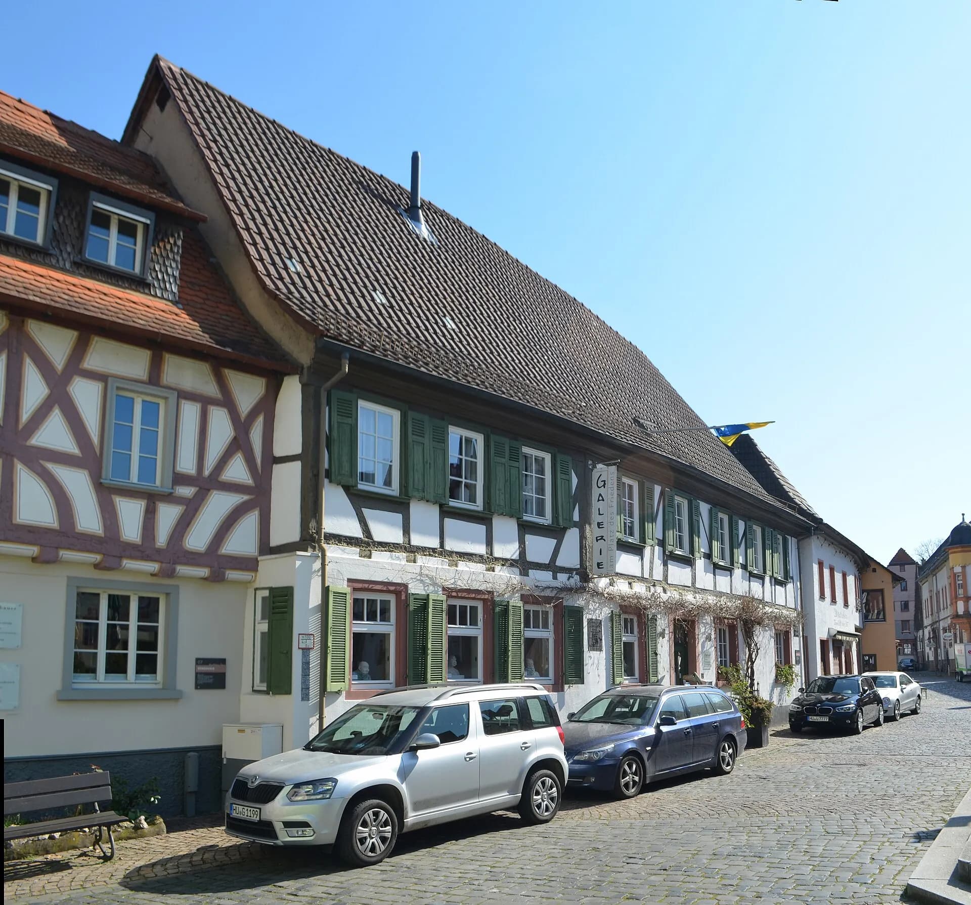 Fachwerkzeile am Platz des Friedens in Hanau-Steinheim