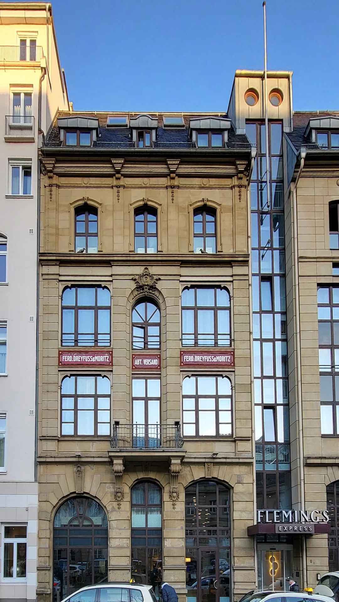 Fassade des Hauses Poststraße 8 im Frankfurter Gallus