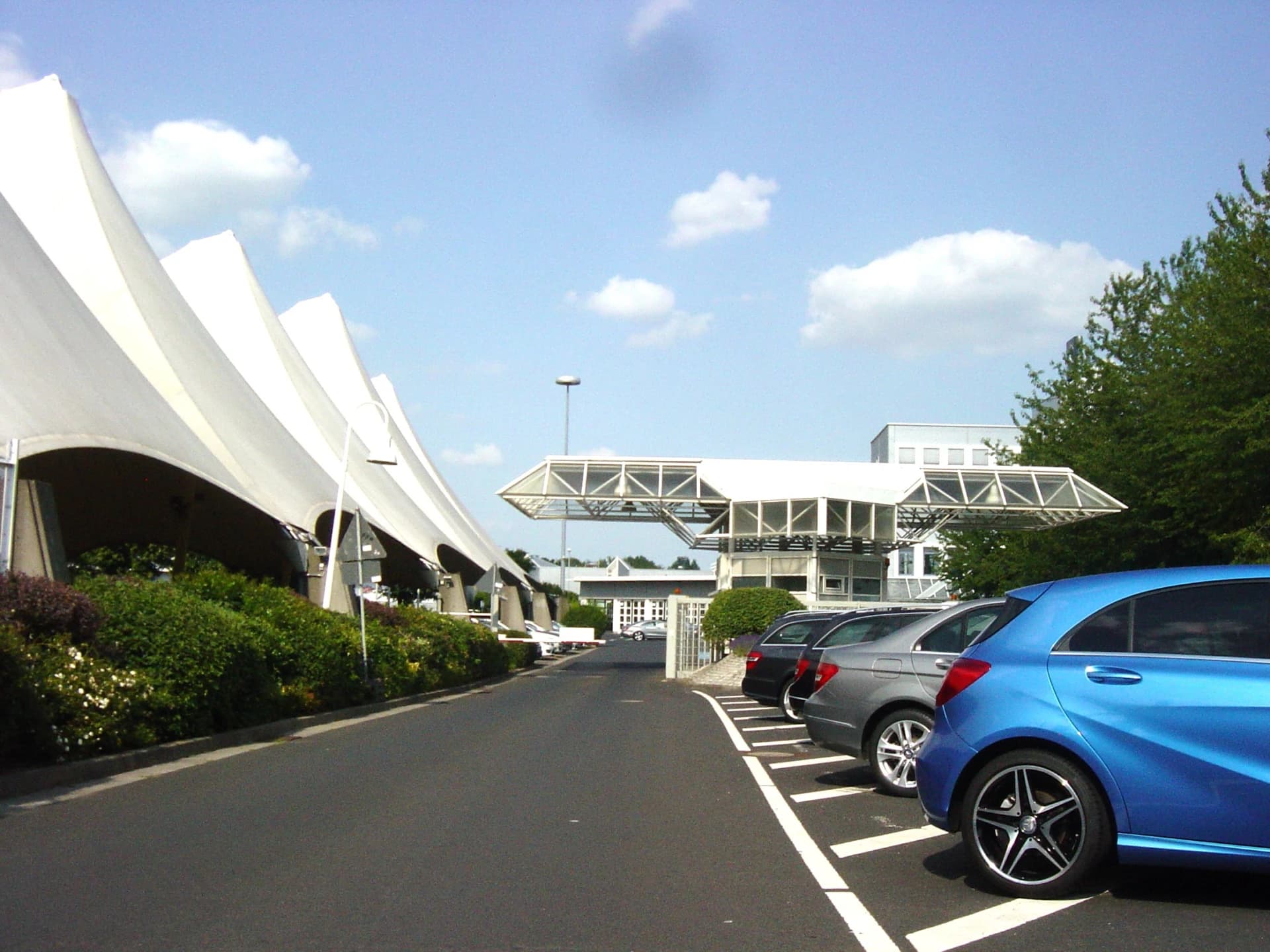 Autohaus-Niederlassung in Frankfurt Praunheim