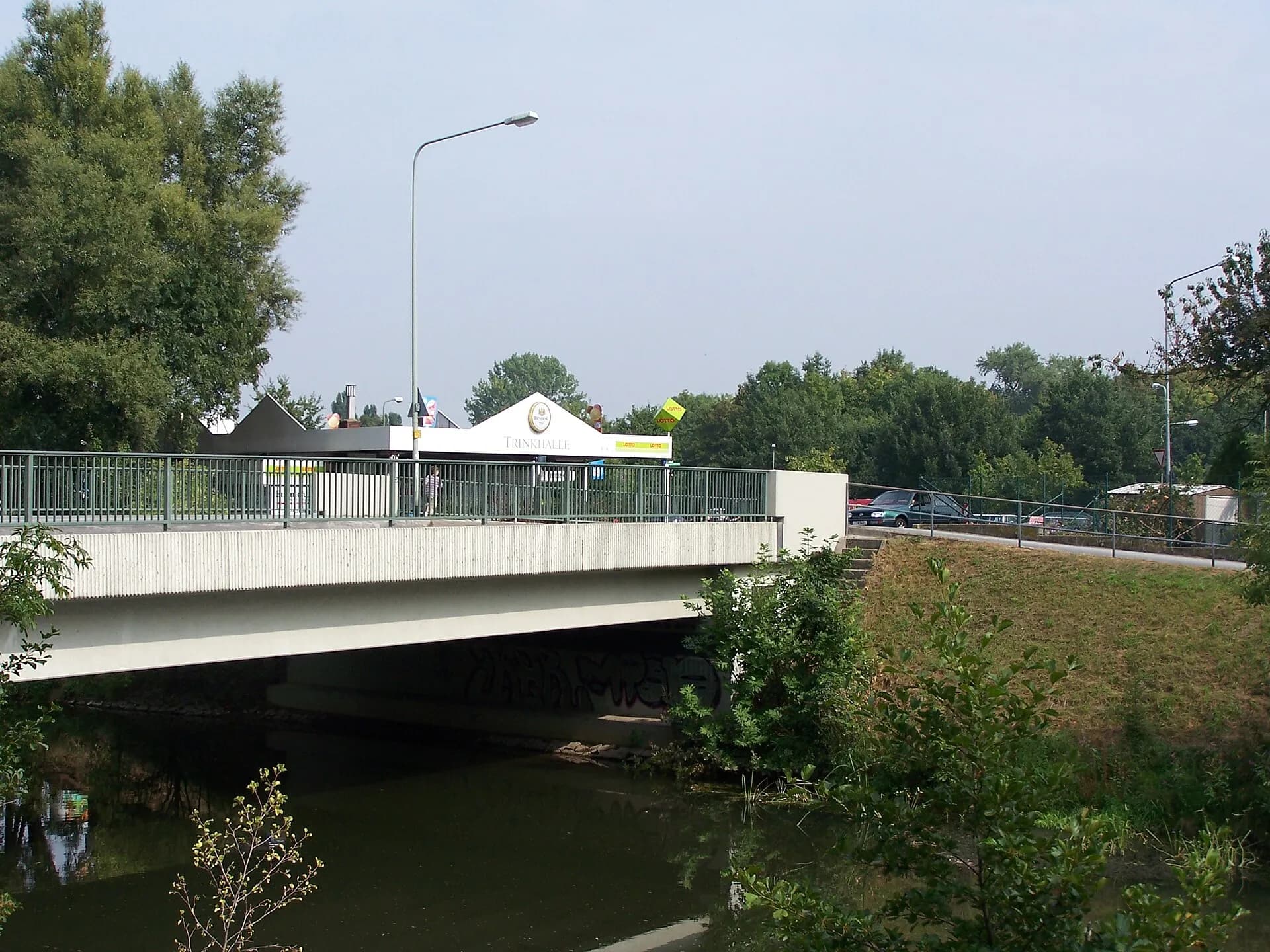 Praunheimer Brücke über die Nidda in Frankfurt Praunheim