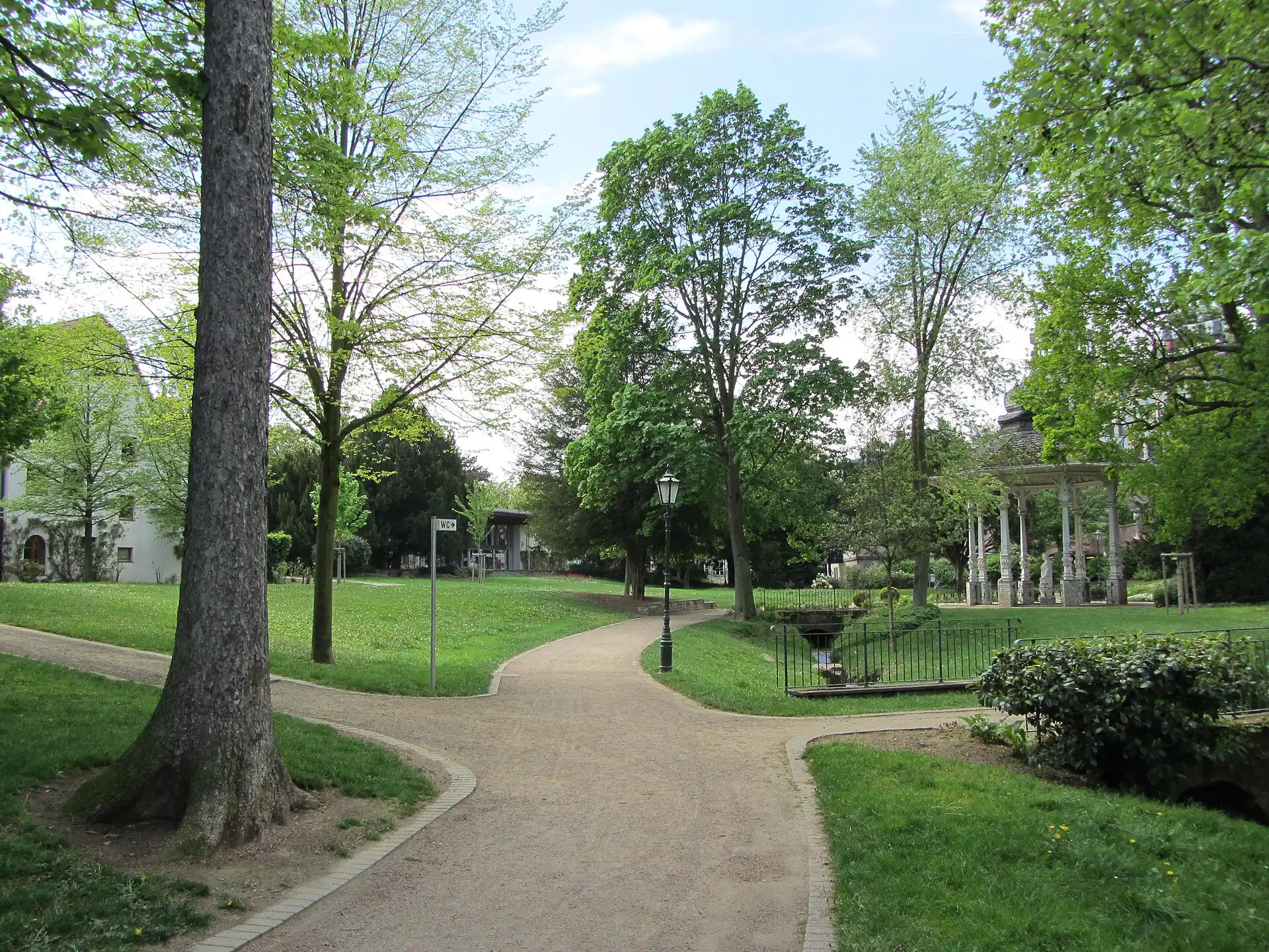 Wege im Quellenpark in Bad Soden am Taunus