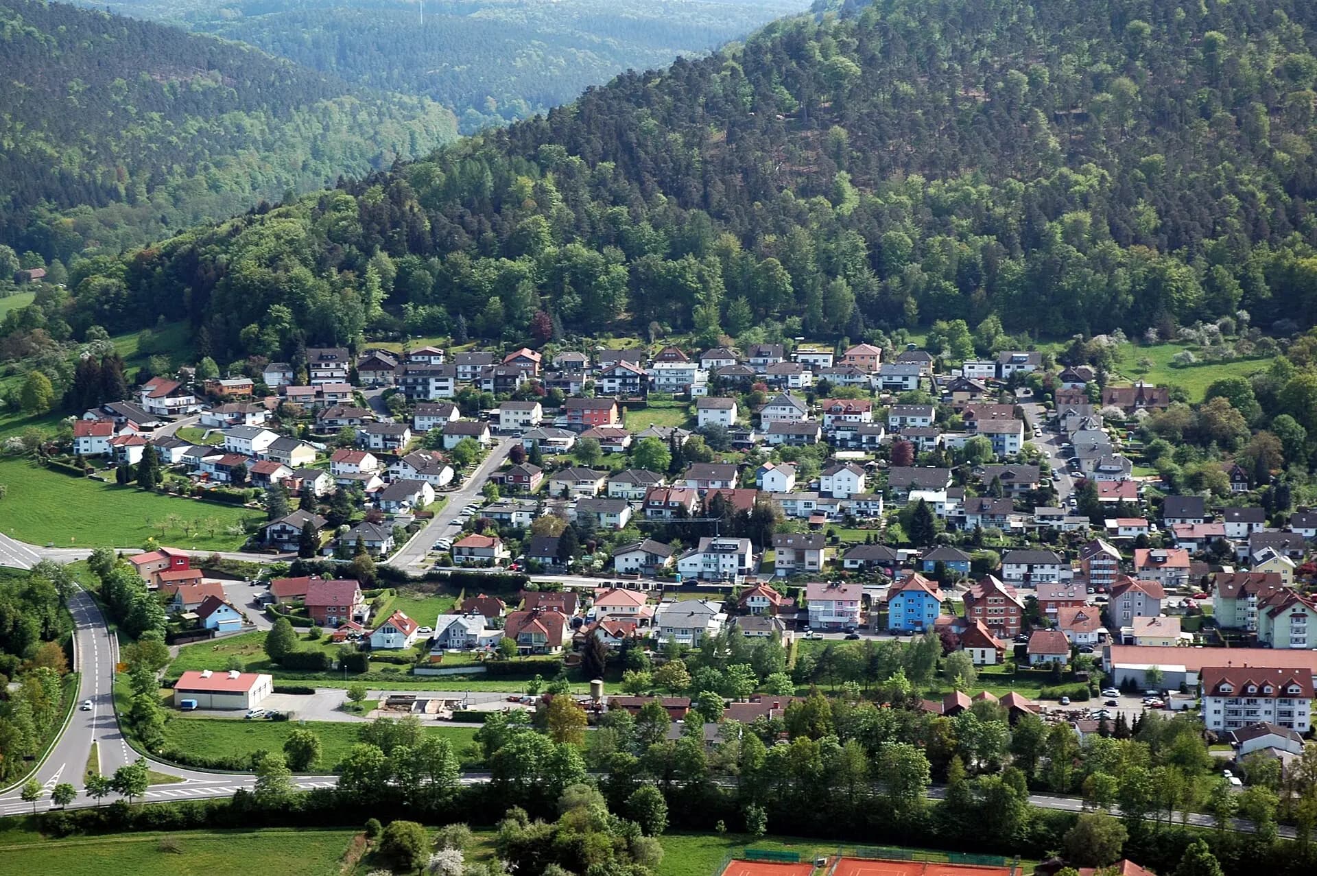 Rai-Breitenbach im Tal in Breuberg