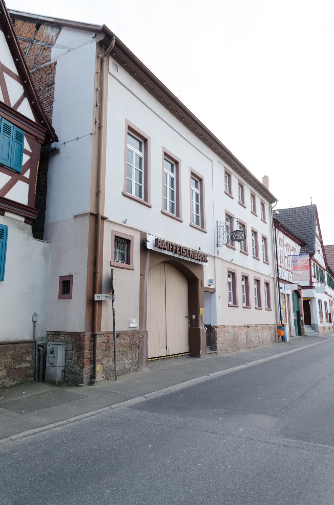 Historisches Raiffeisenbank-Gebäude am Marktplatz 5 in Großostheim