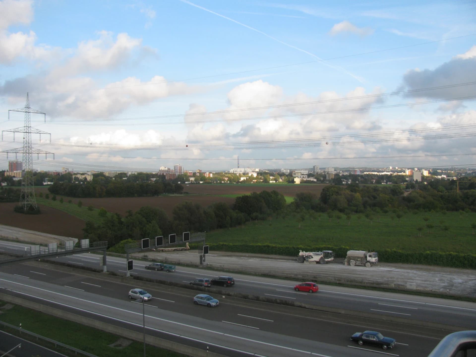 Blick von der Raststätte Taunusblick über die Feldflur bei Eschborn