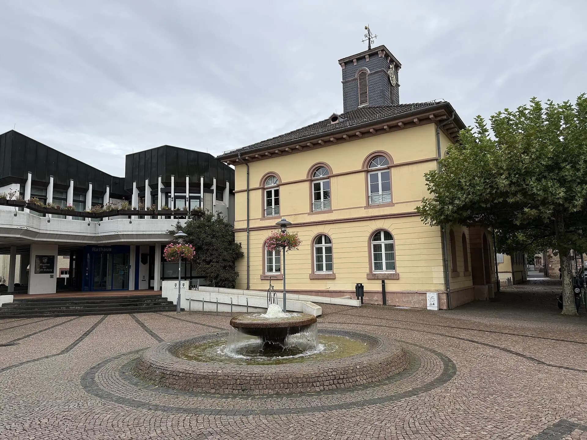 Rathaus am Brunnenplatz in Dieburg