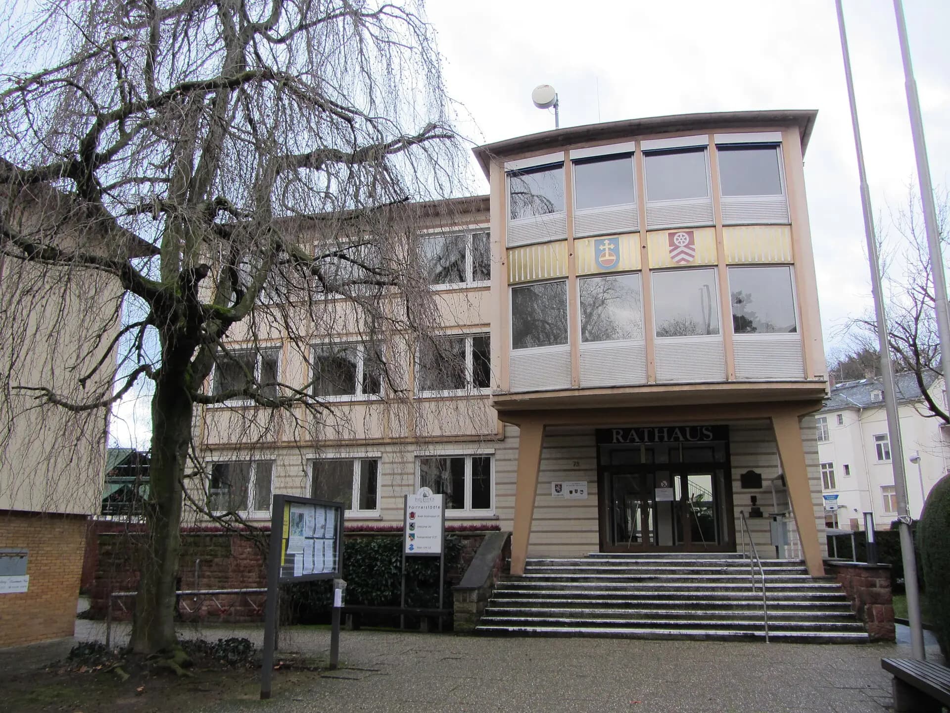 Eingang des Rathauses in Bad Soden am Taunus