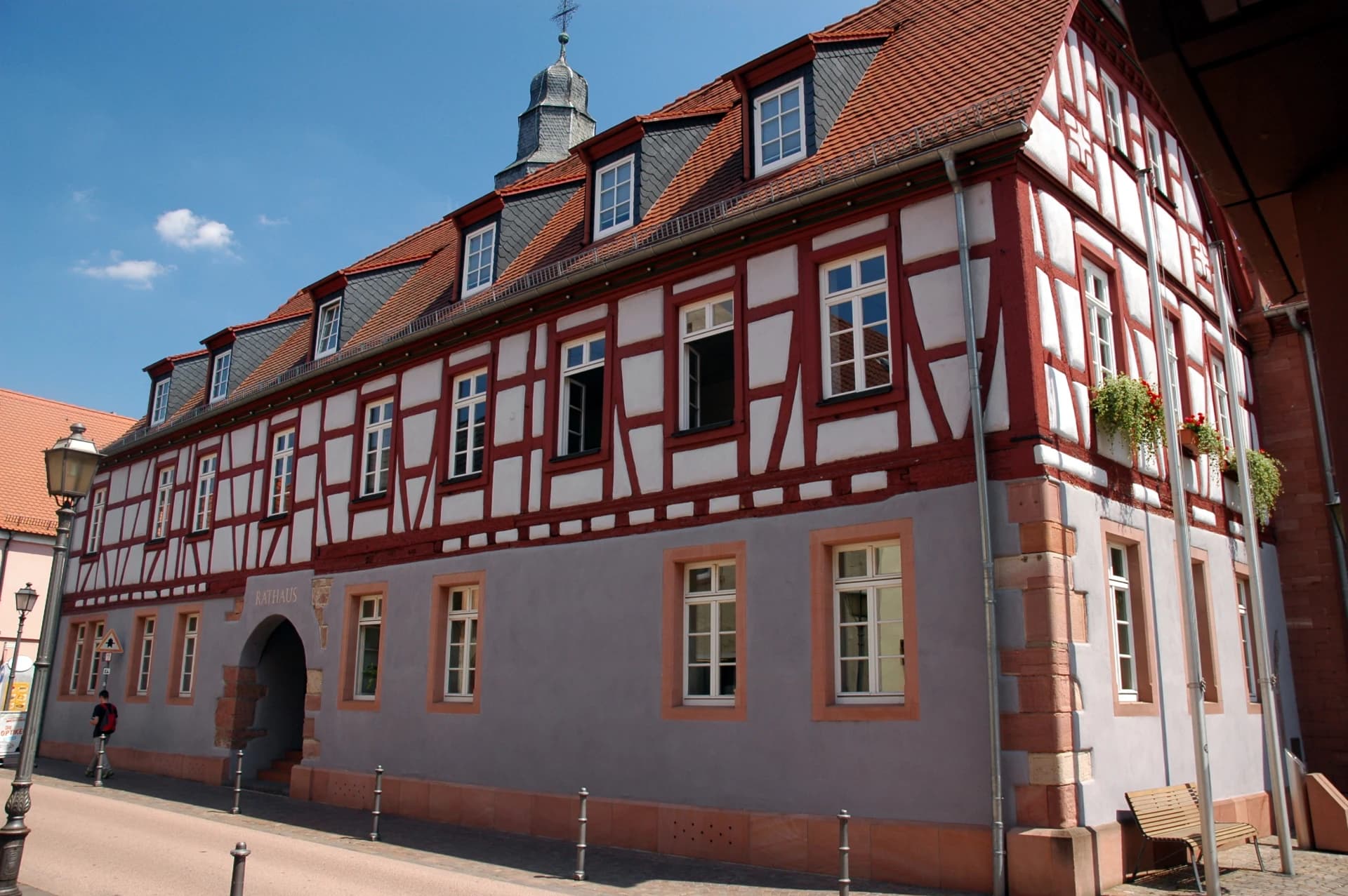 Fachwerkbau des Rathauses in Obernburg am Main