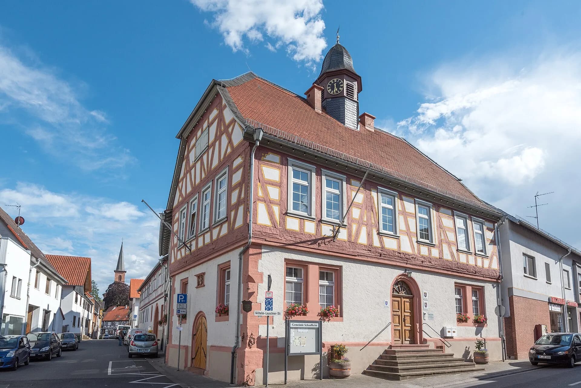 Rathaus im Straßenzug von Schaafheim