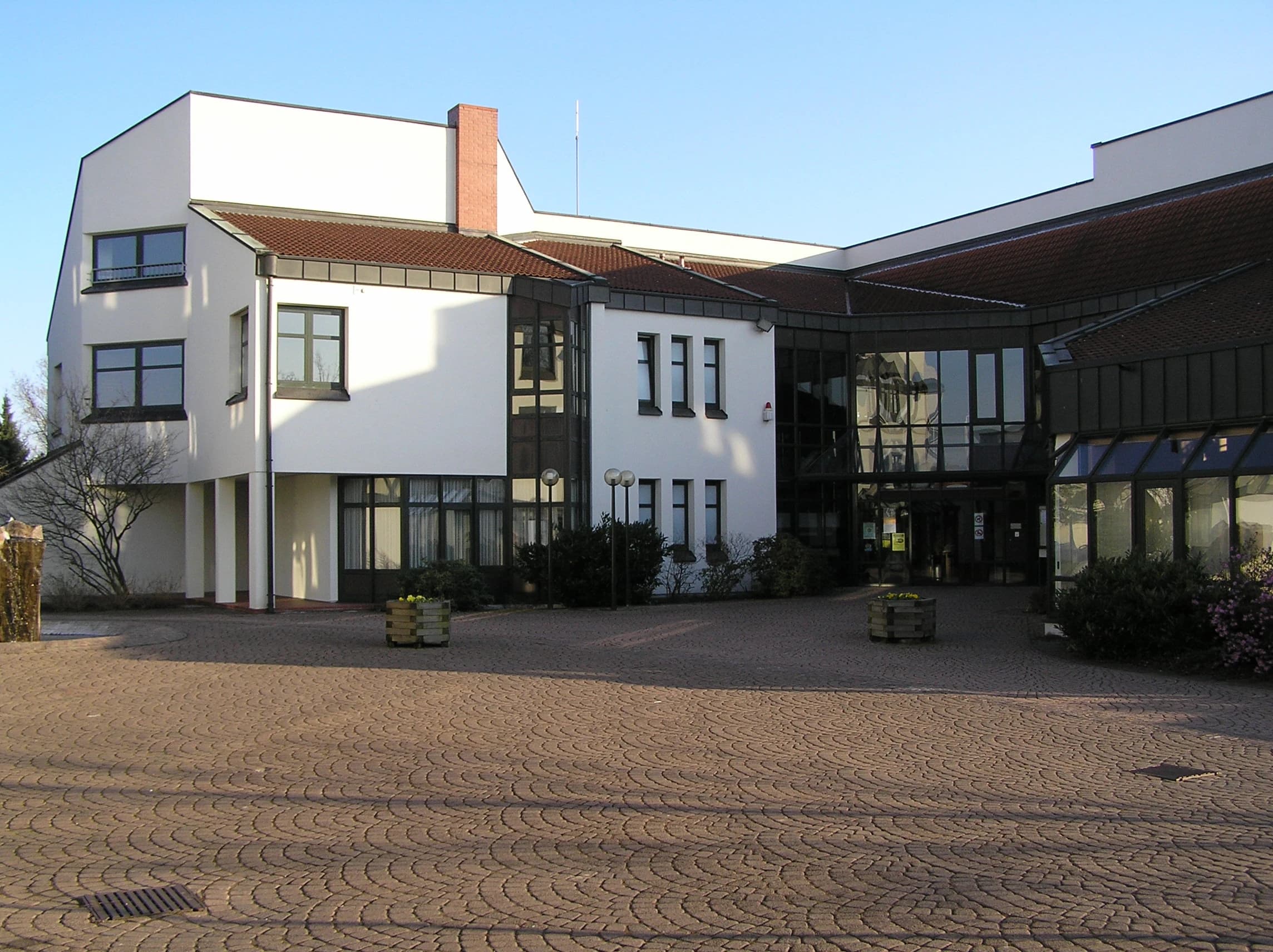 Vorplatz des Rathauses von Karlstein am Main