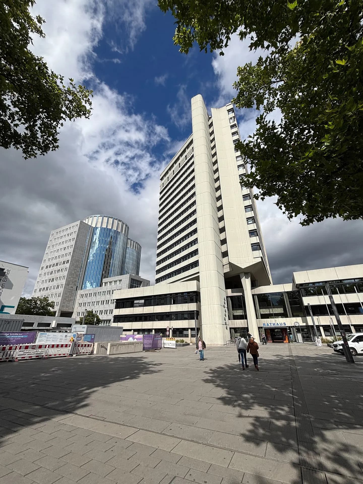 Rathaus Offenbach mit Vorplatz