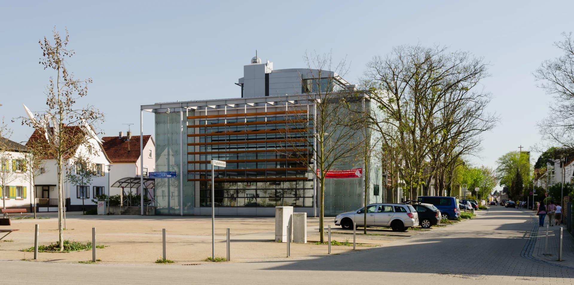 Rathaus und Rathausplatz im Stadtteil Walldorf in Mörfelden-Walldorf