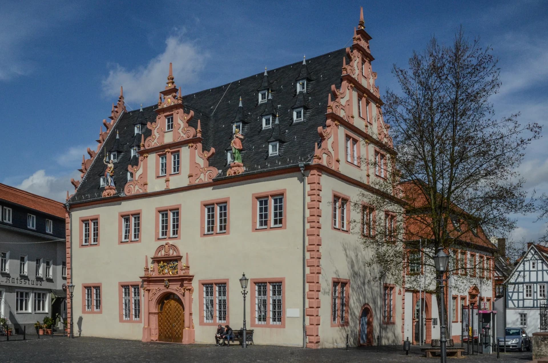 Renaissance-Rathaus am Marktplatz in Groß-Umstadt