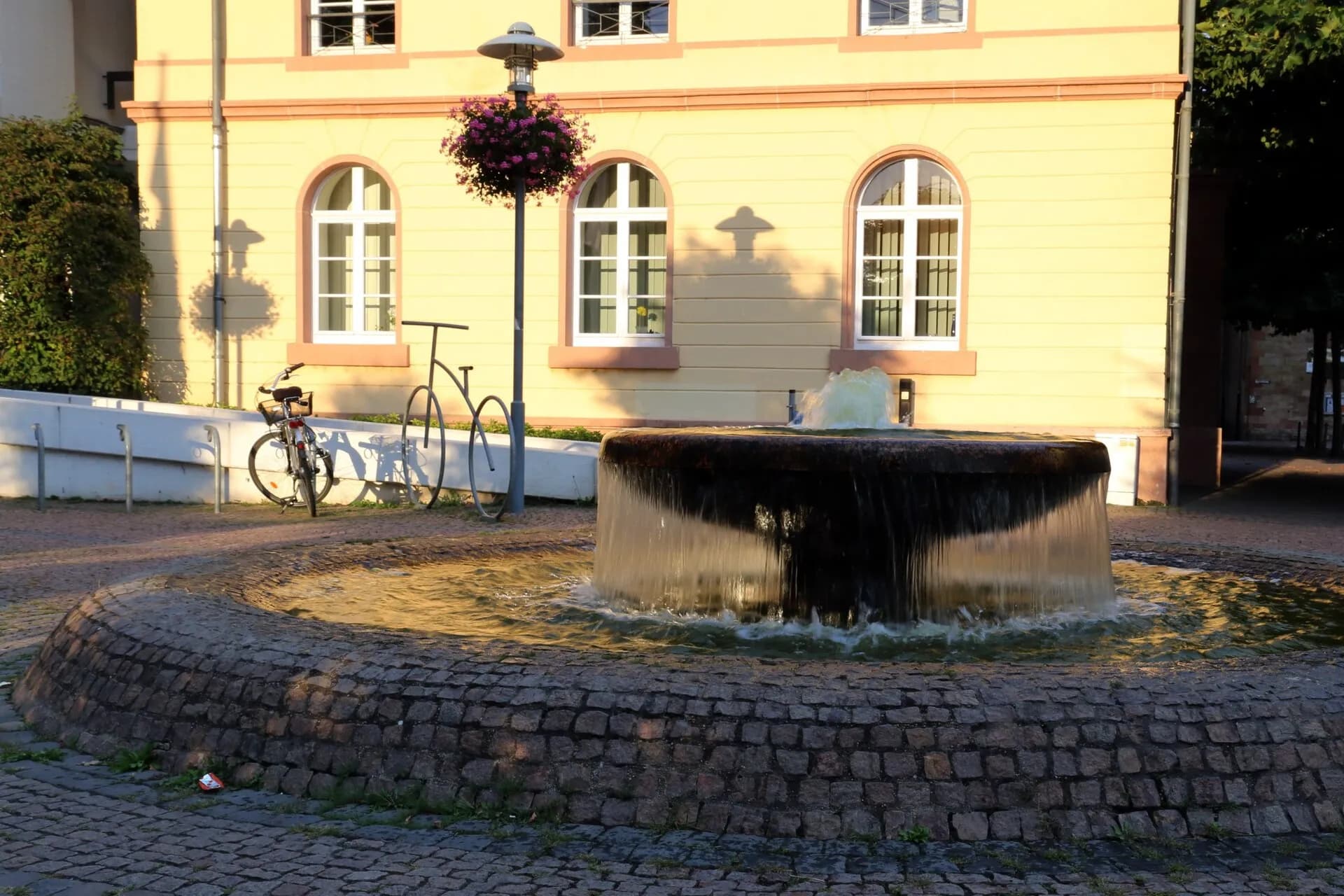 Rathausbrunnen vor dem Rathaus in Dieburg