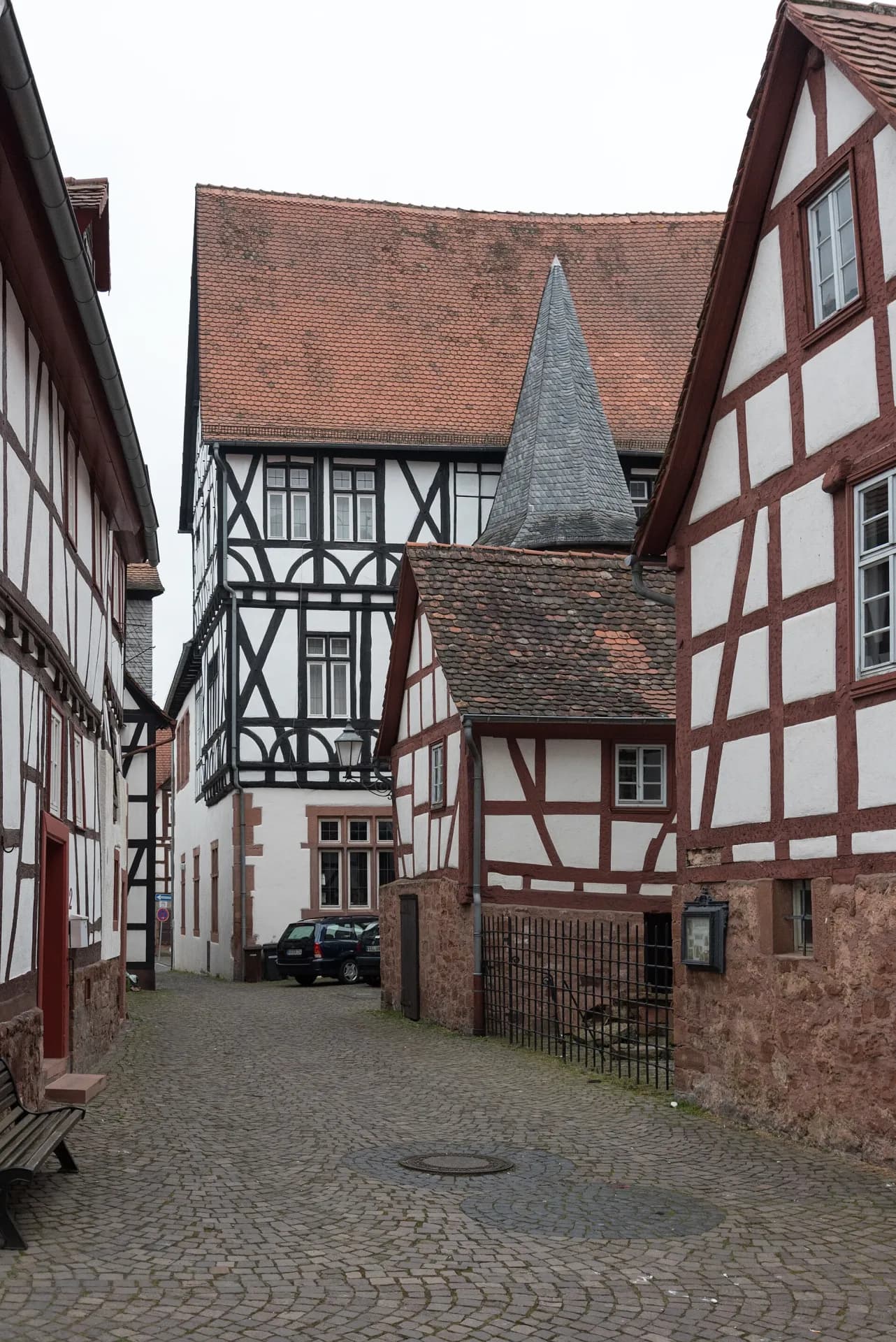 Rathausgasse mit Ostansicht des Rathauses in Büdingen
