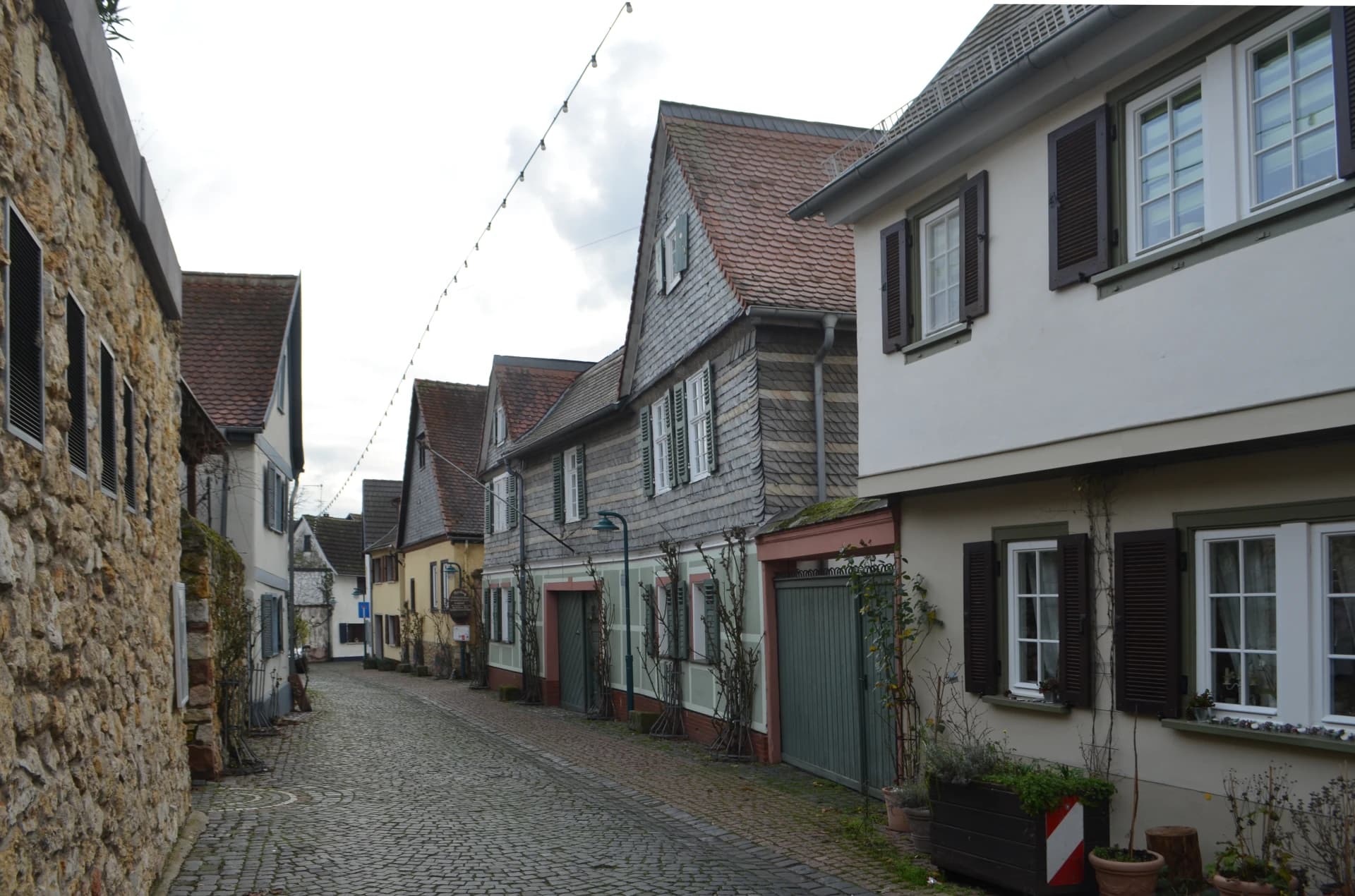 Altstadtgasse an der Rathausstraße 32 in Hochheim am Main