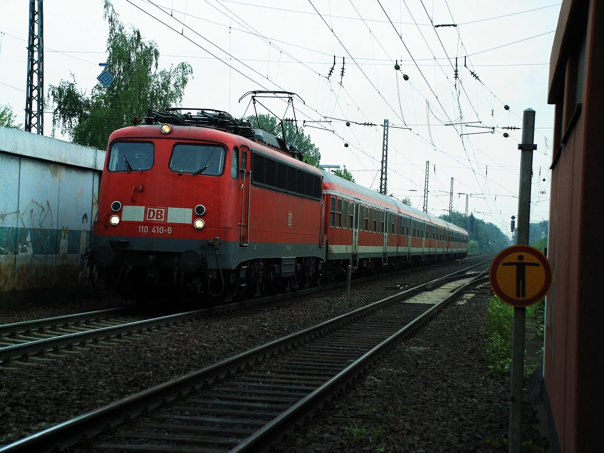 Regionalbahn am Bahnhof Maintal Ost