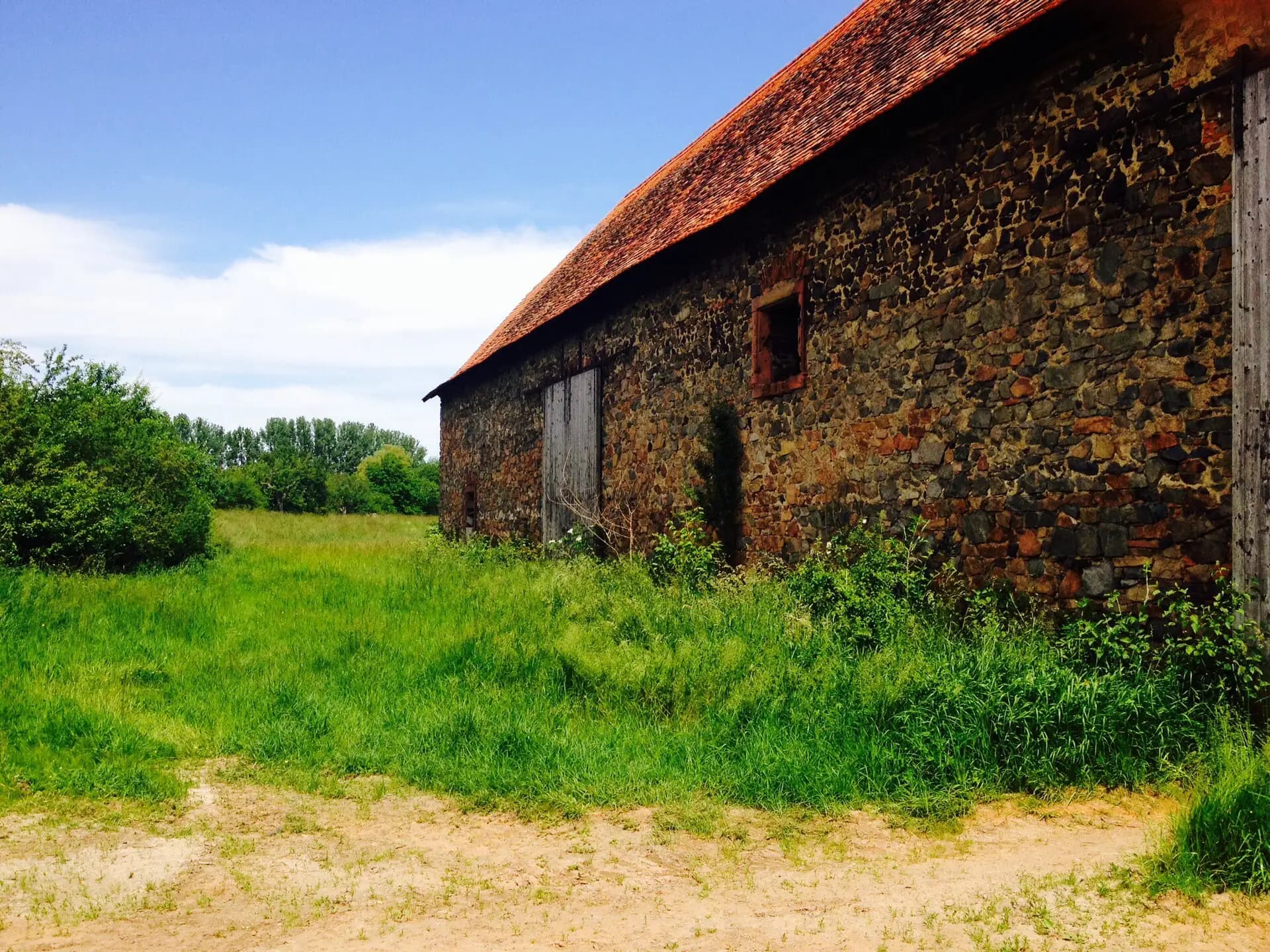 Teichscheune am Feldweg bei Reinheim