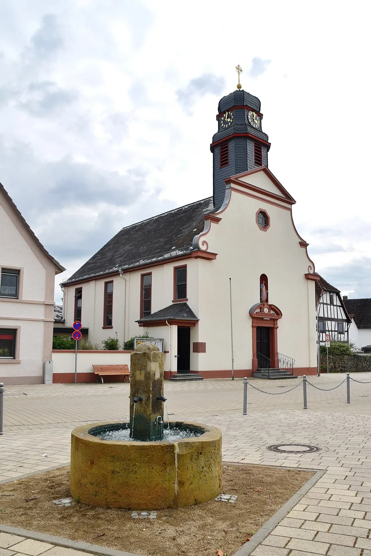 Kirche Mariä Opferung in Heusenstamm-Rembrücken