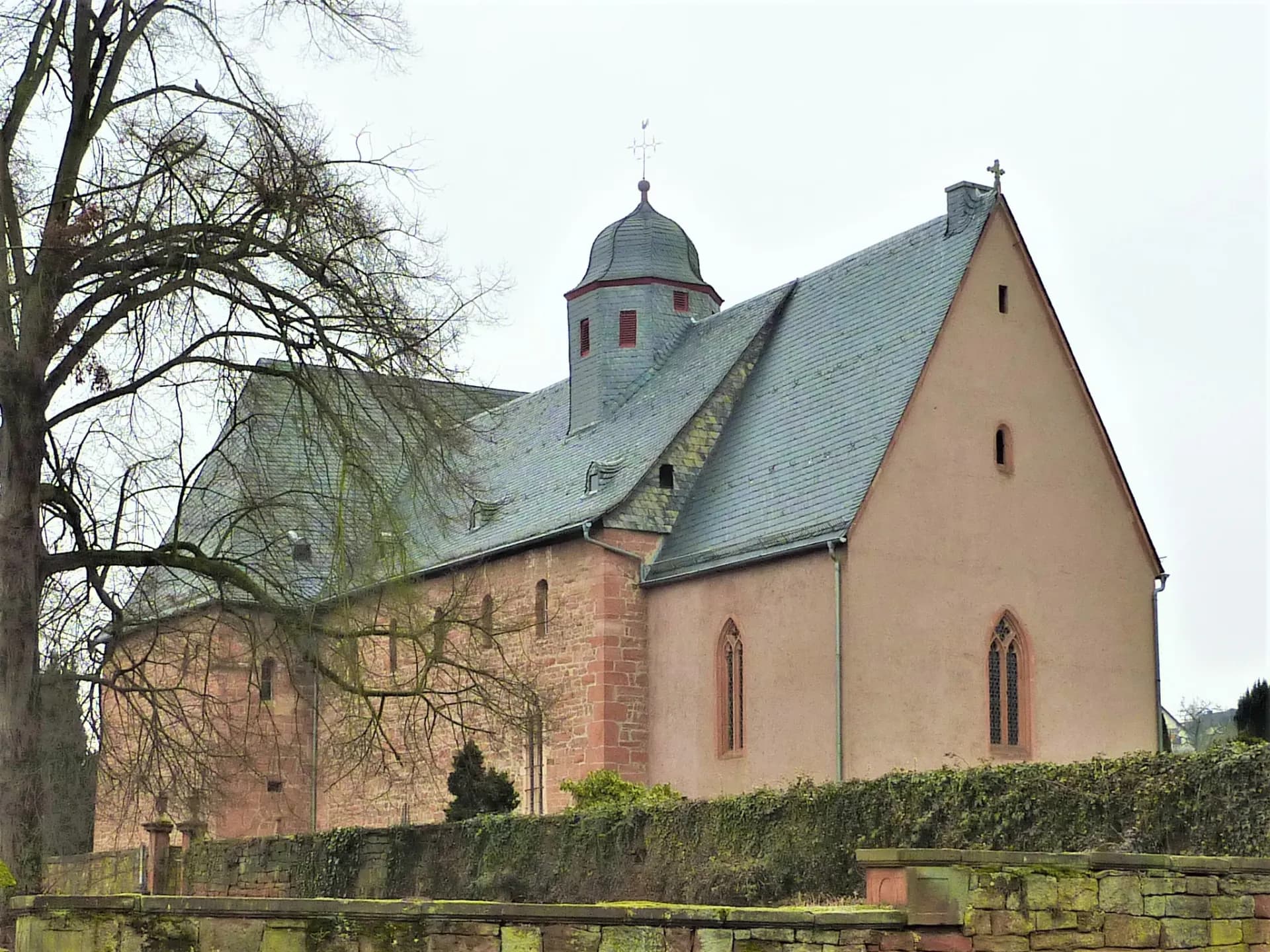 Südseite der Remigiuskirche in Büdingen