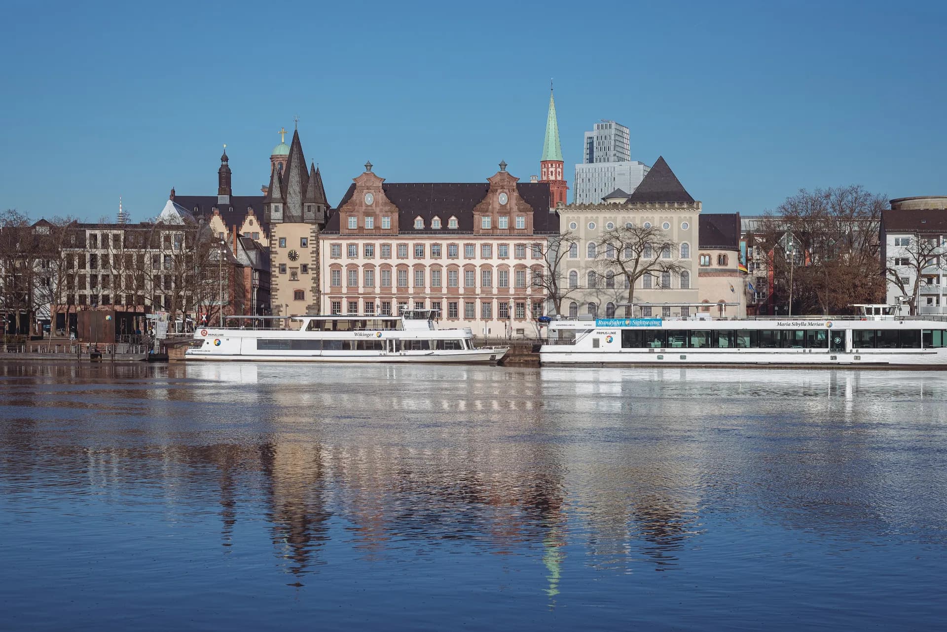 Rententurm am Mainufer in der Frankfurter Altstadt