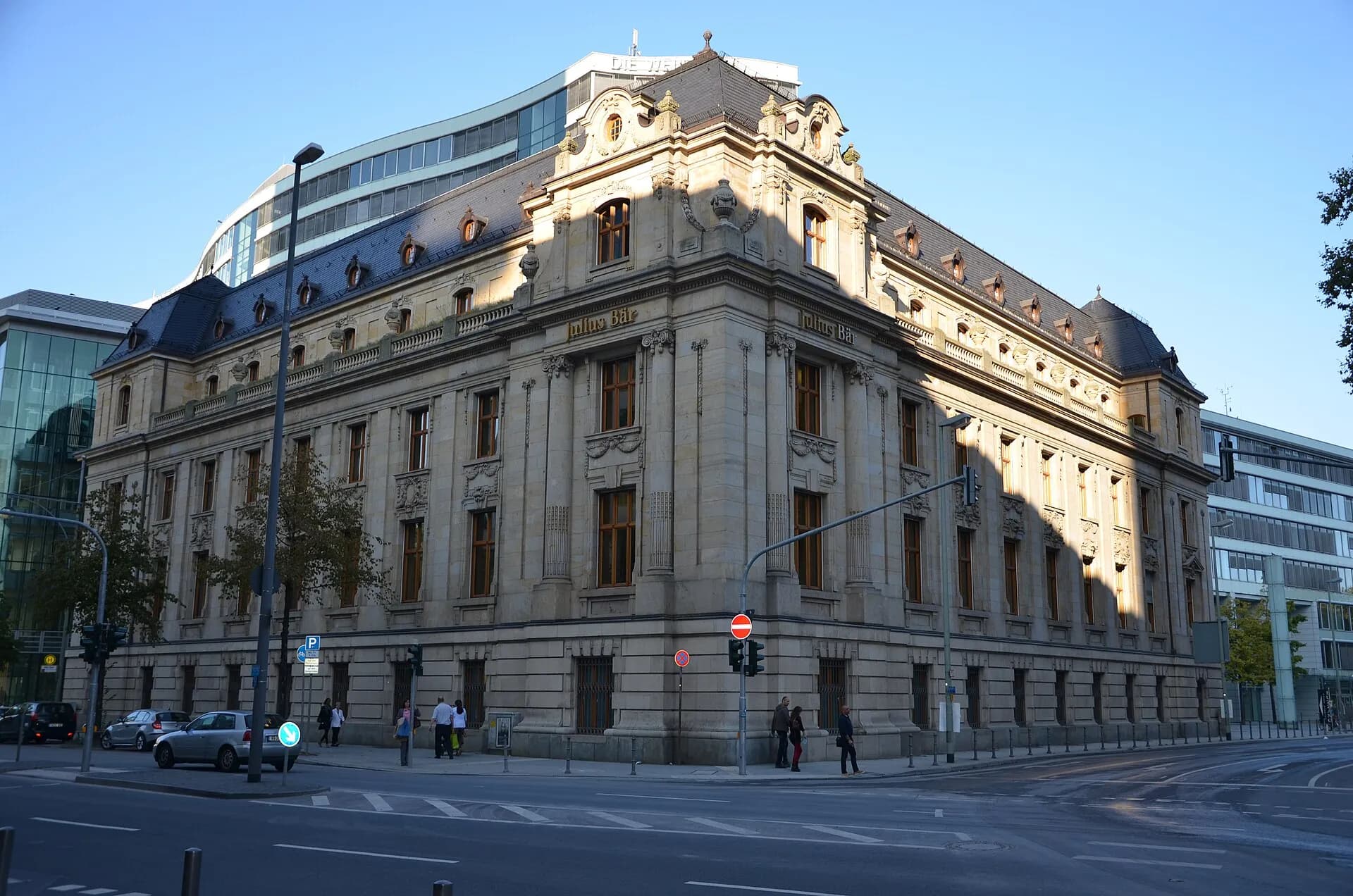 Klassizistisches Gebäude am Reuterweg im Frankfurter Westend