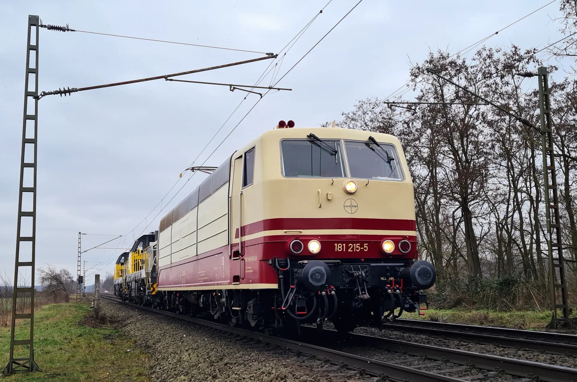 Zug auf der Rhein-Main-Bahn bei Babenhausen