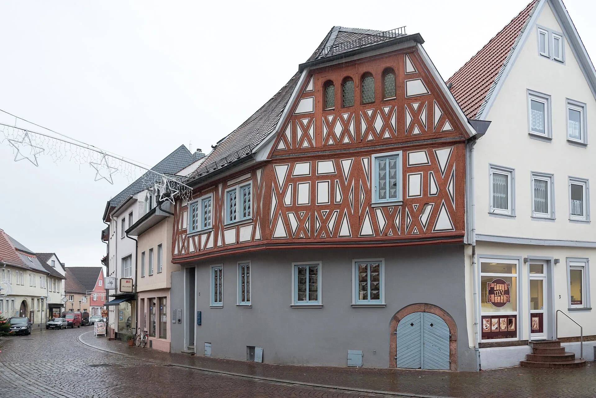Rheingaustraße 5 im Straßenzug in Dieburg