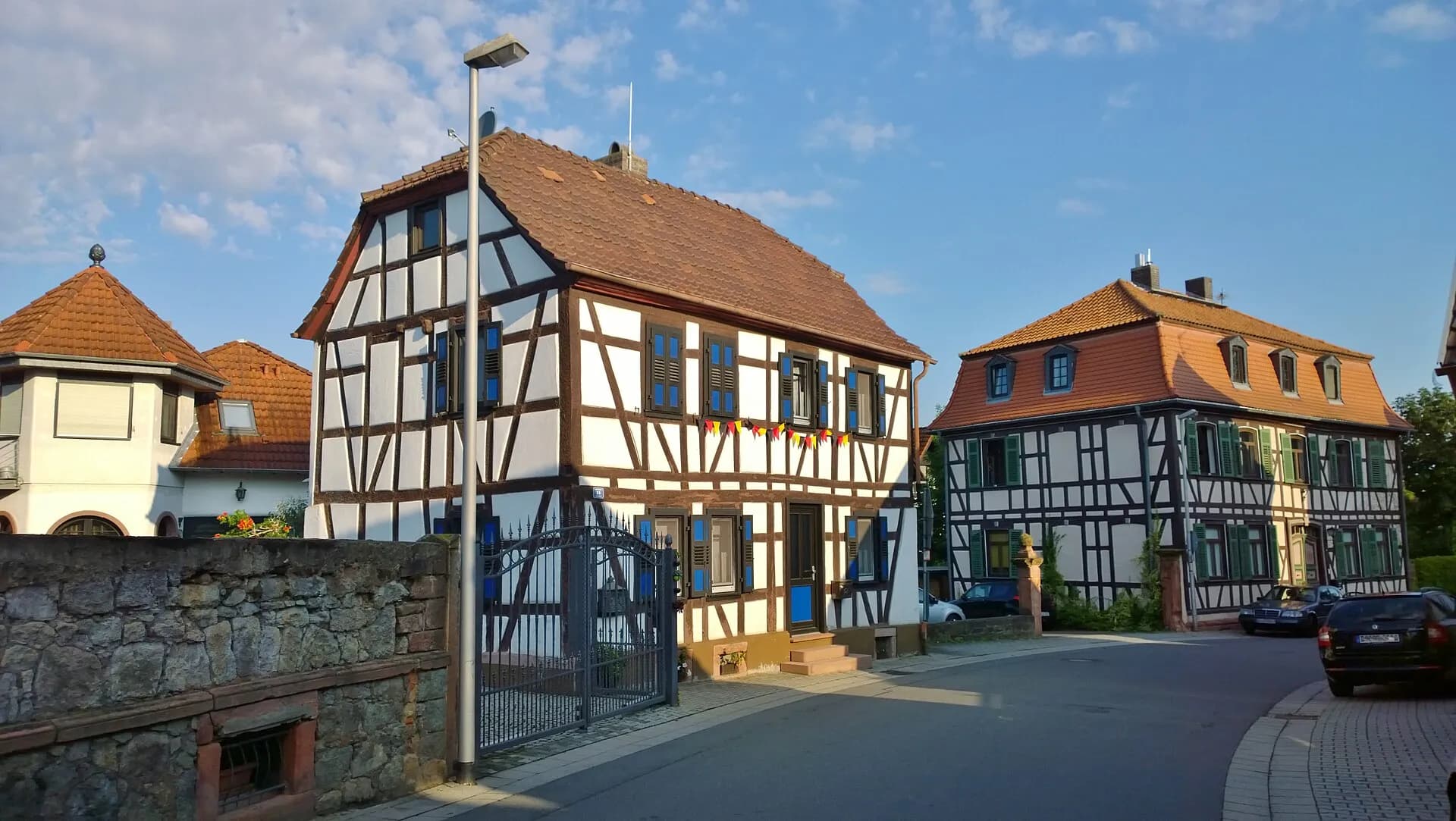 Straßenzug im Ortskern von Richen