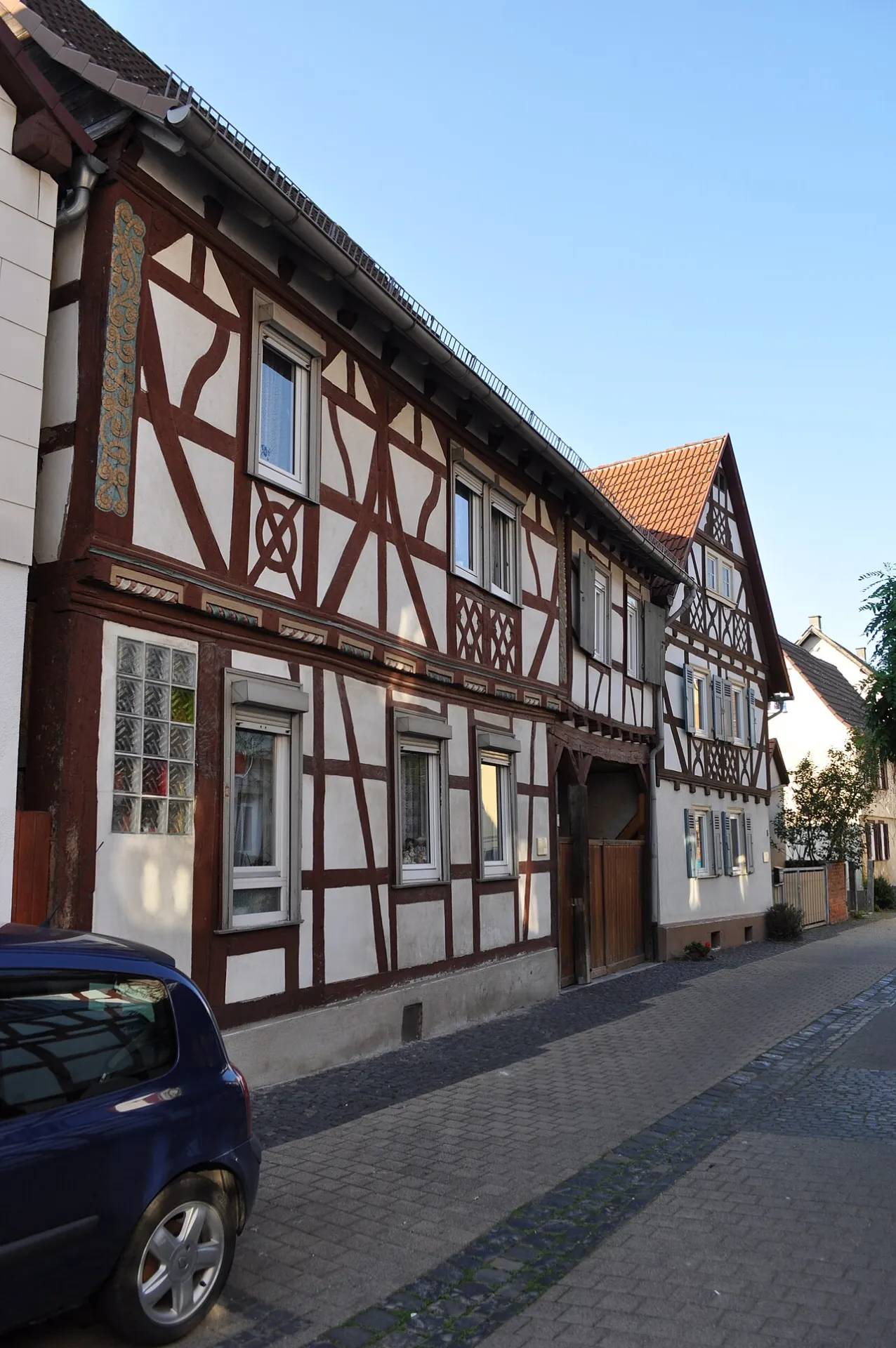 Fachwerkzeile Nieder-Wöllstädter Straße 1 bis 3 in Rodheim, Rosbach vor der Höhe