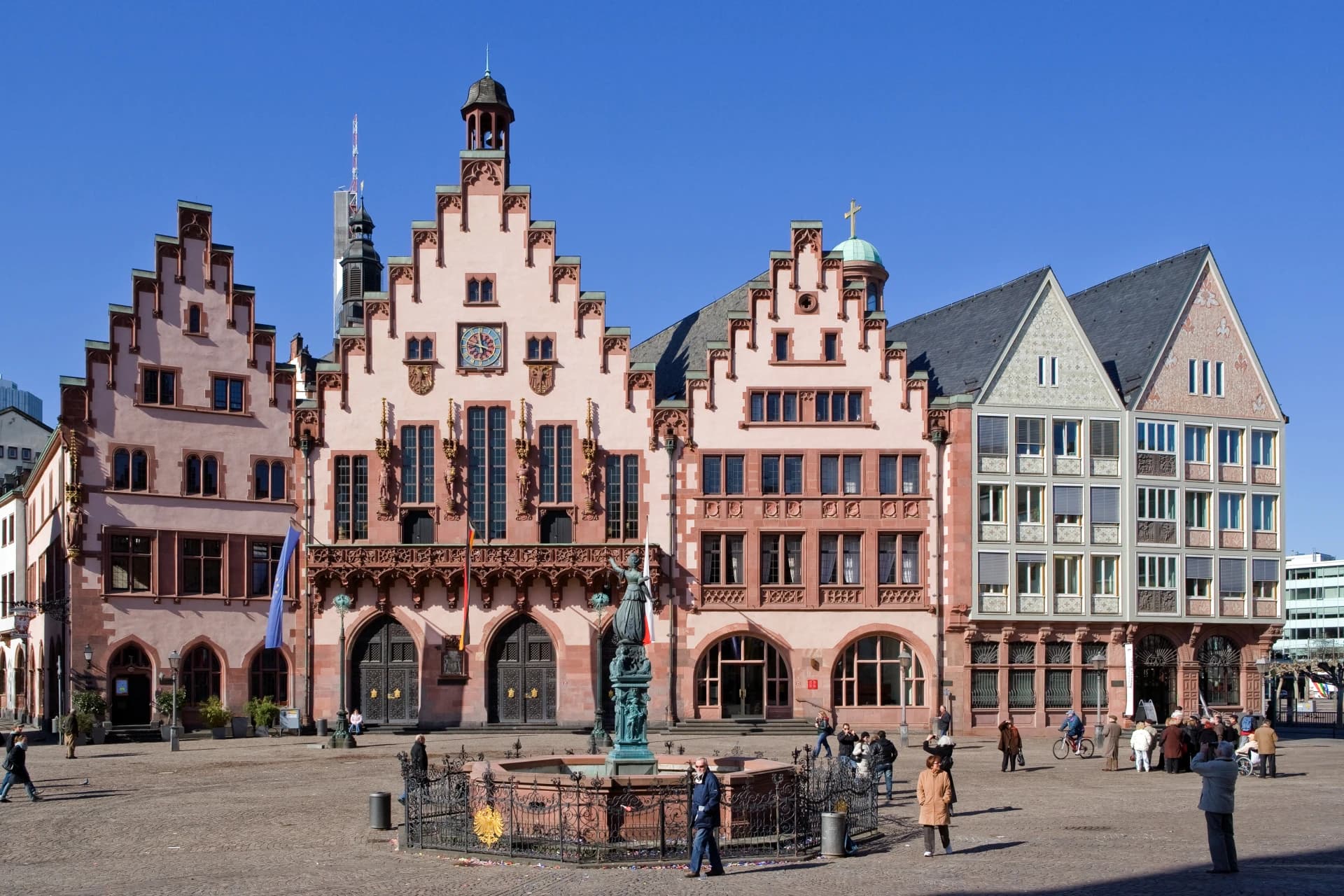 Römerberg mit Fachwerkhäusern in der Frankfurter Altstadt