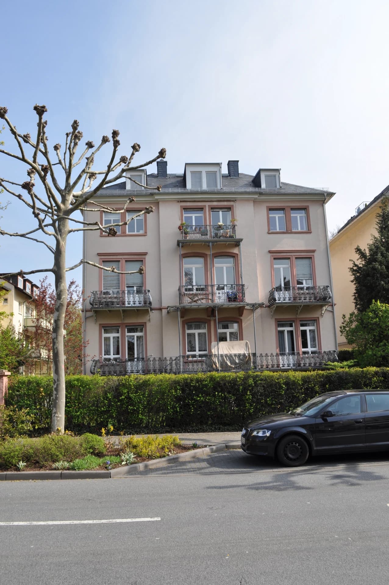 Rosafarbene Villa an der Kaiser-Friedrich-Promenade in Bad Homburg