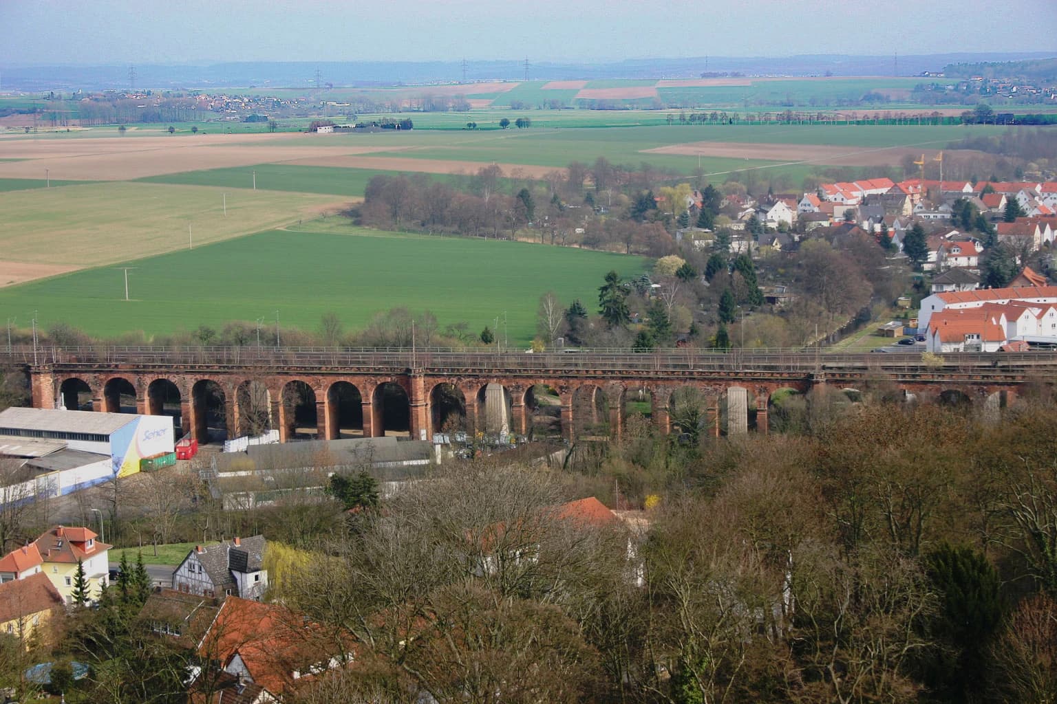 Rosentalviadukt mit Blick über die Wetterau in Friedberg (Hessen)