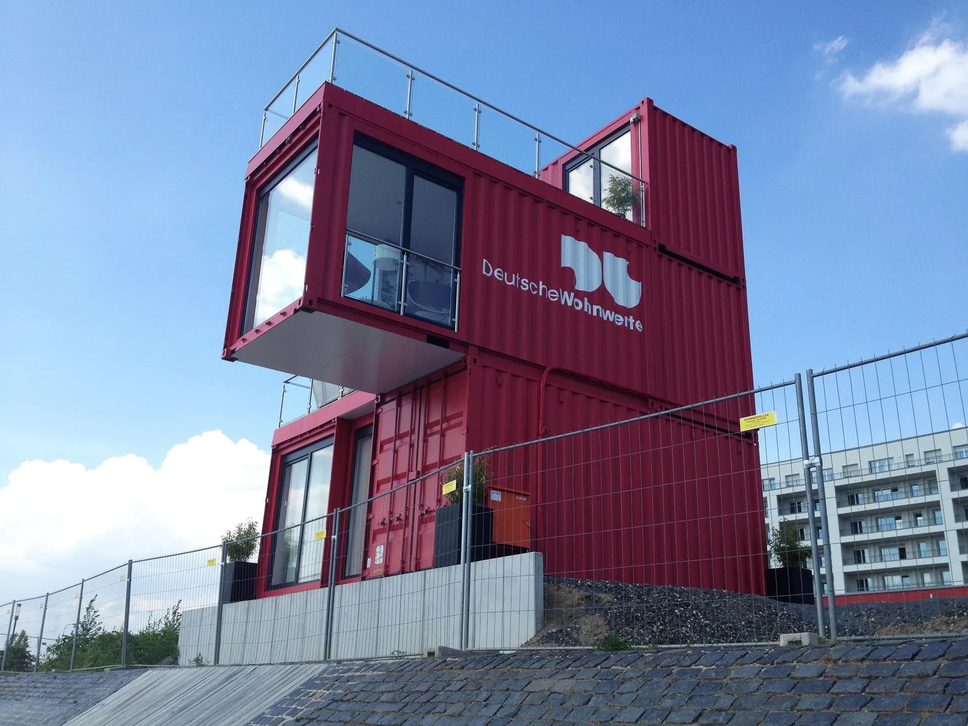 Roter Infopavillon in Offenbach-Hafen
