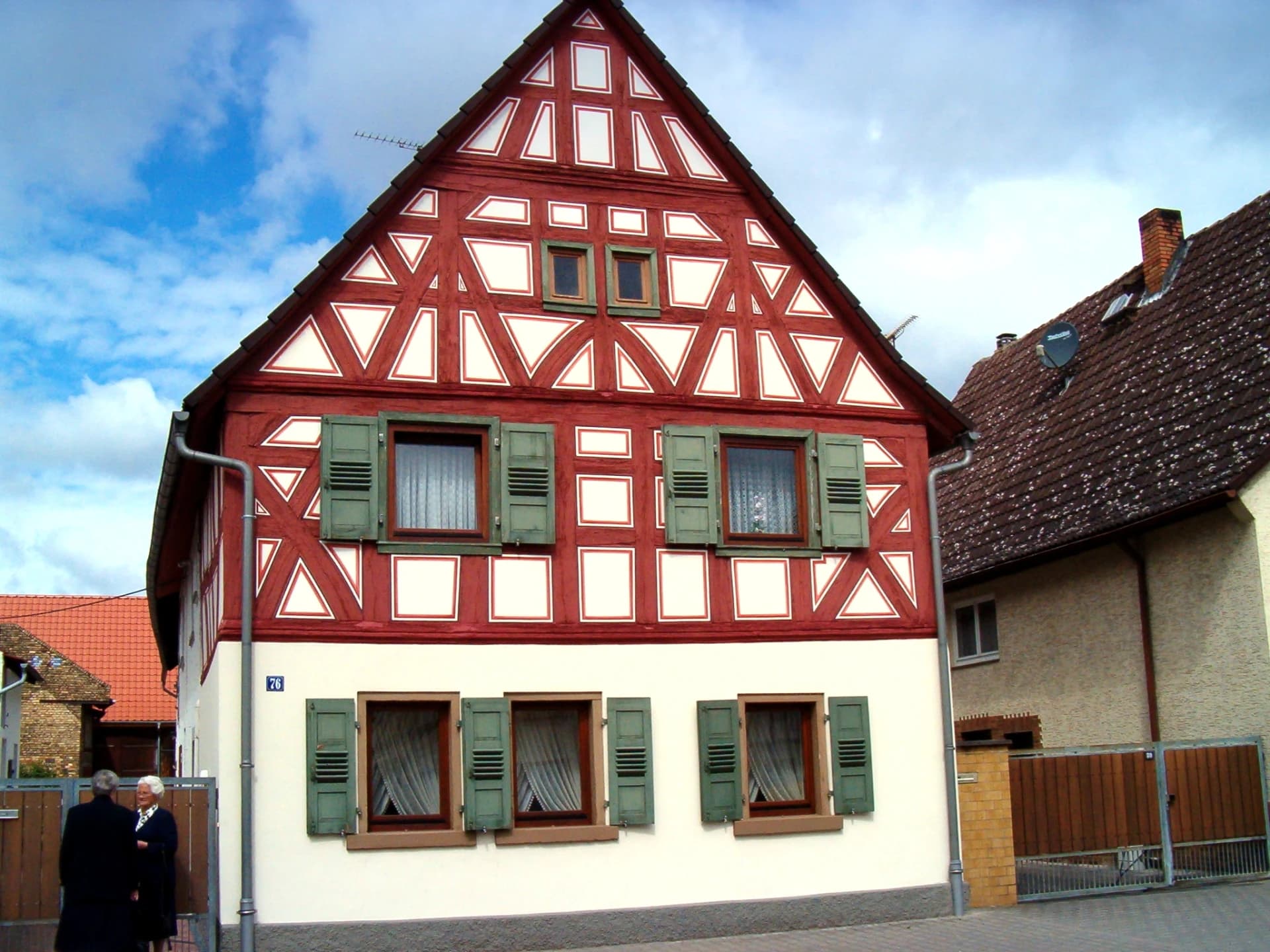 Rot-weißes Fachwerkhaus in Rodgau