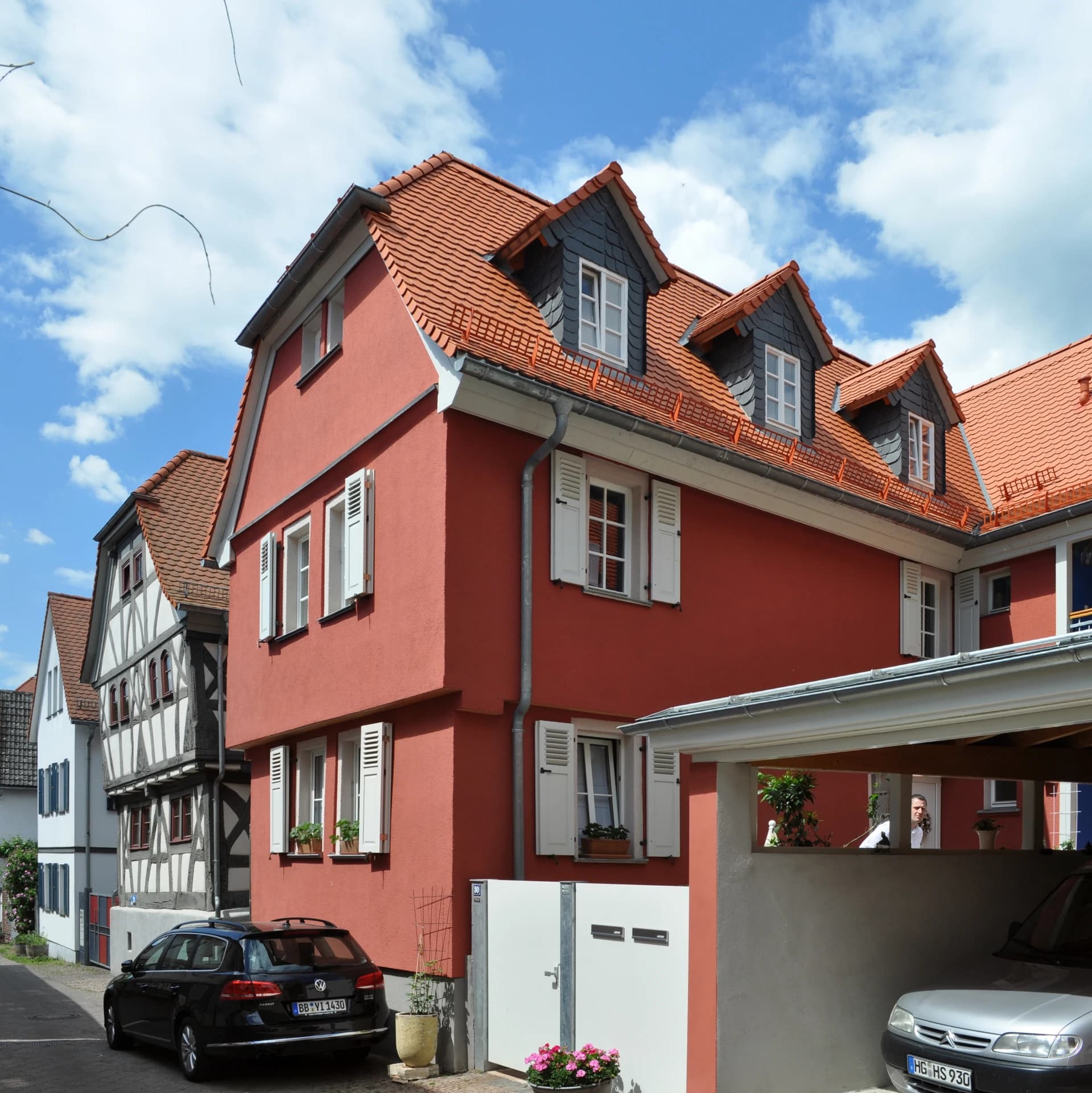 Rot verputztes Wohnhaus in der Rind'schen Stiftstraße in Bad Homburg