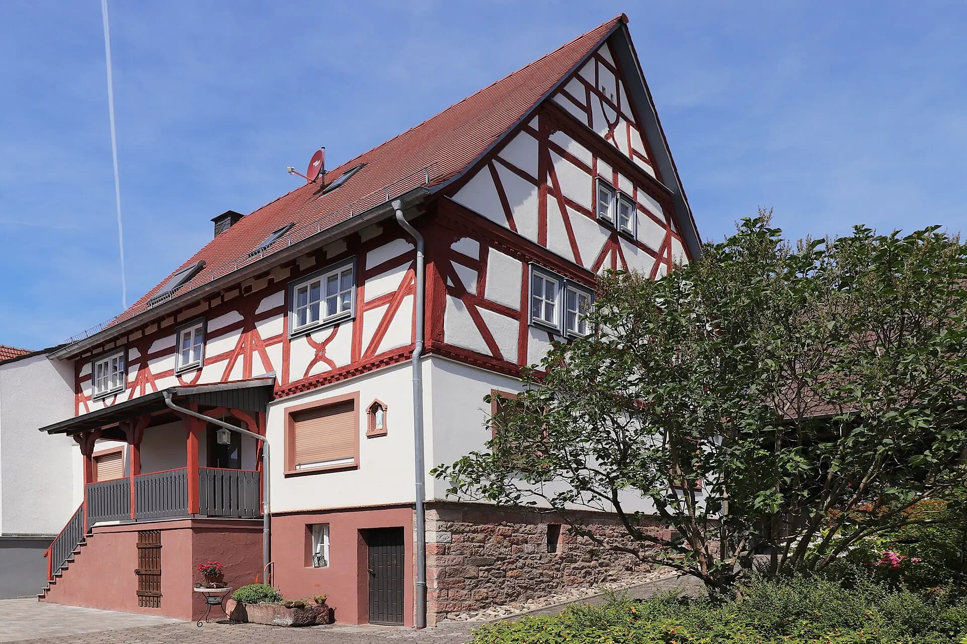 Fachwerkhaus mit Laube in Rottenberg in Hösbach