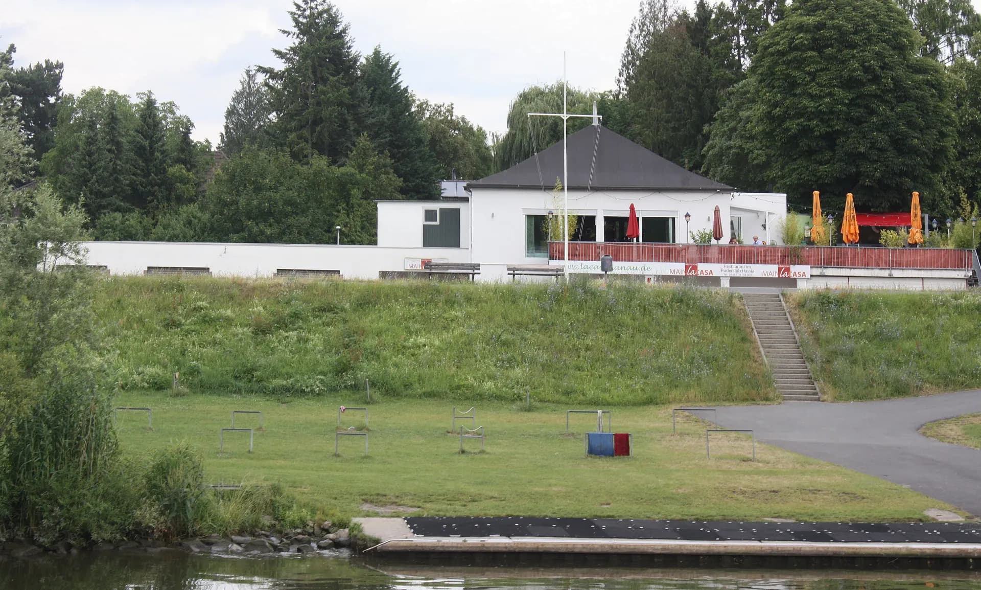 Bootshaus des Hanauer Ruderclubs Hassia am Main