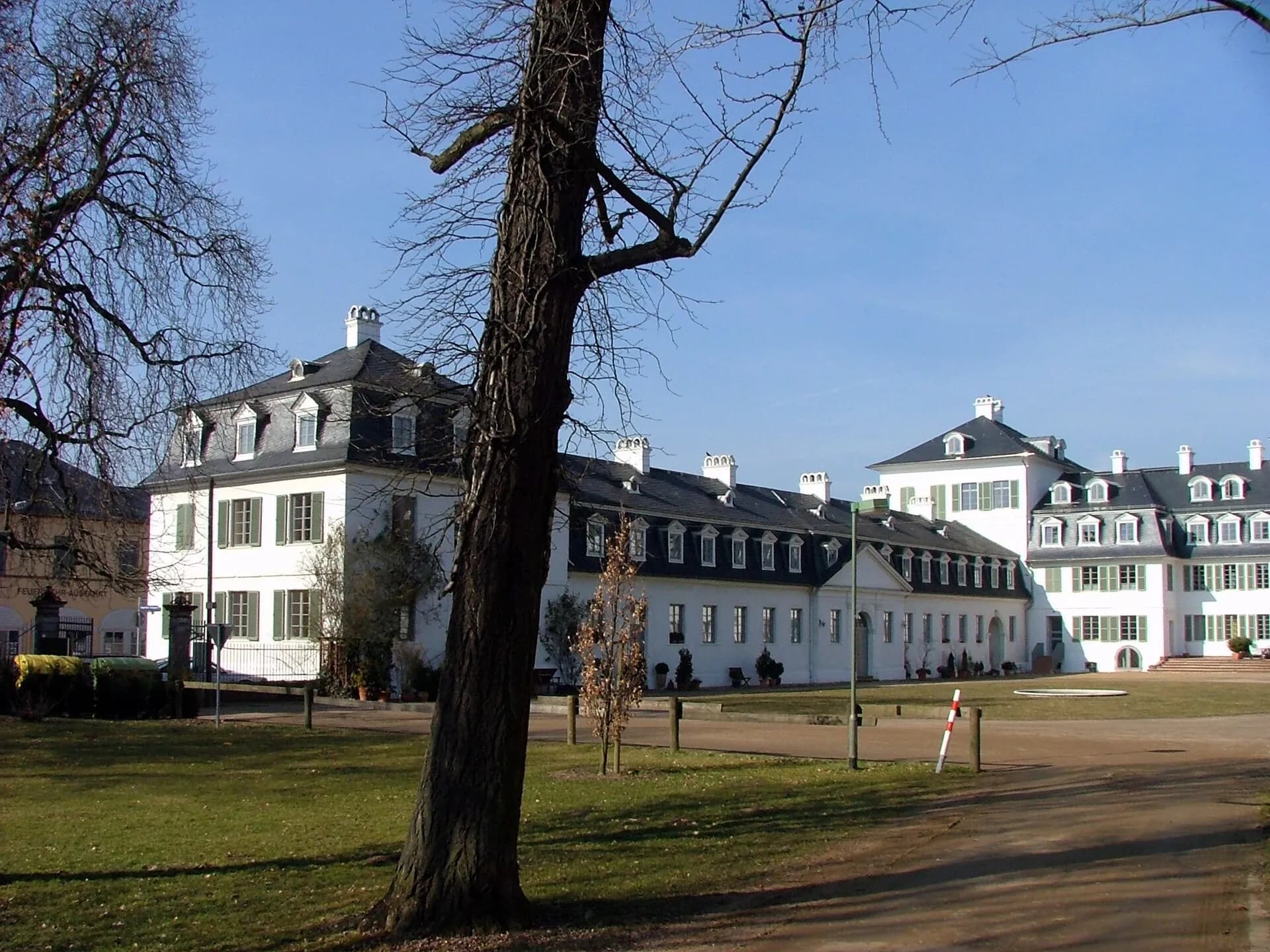 Rumpenheimer Schloss vom Schlosspark aus in Offenbach-Rumpenheim