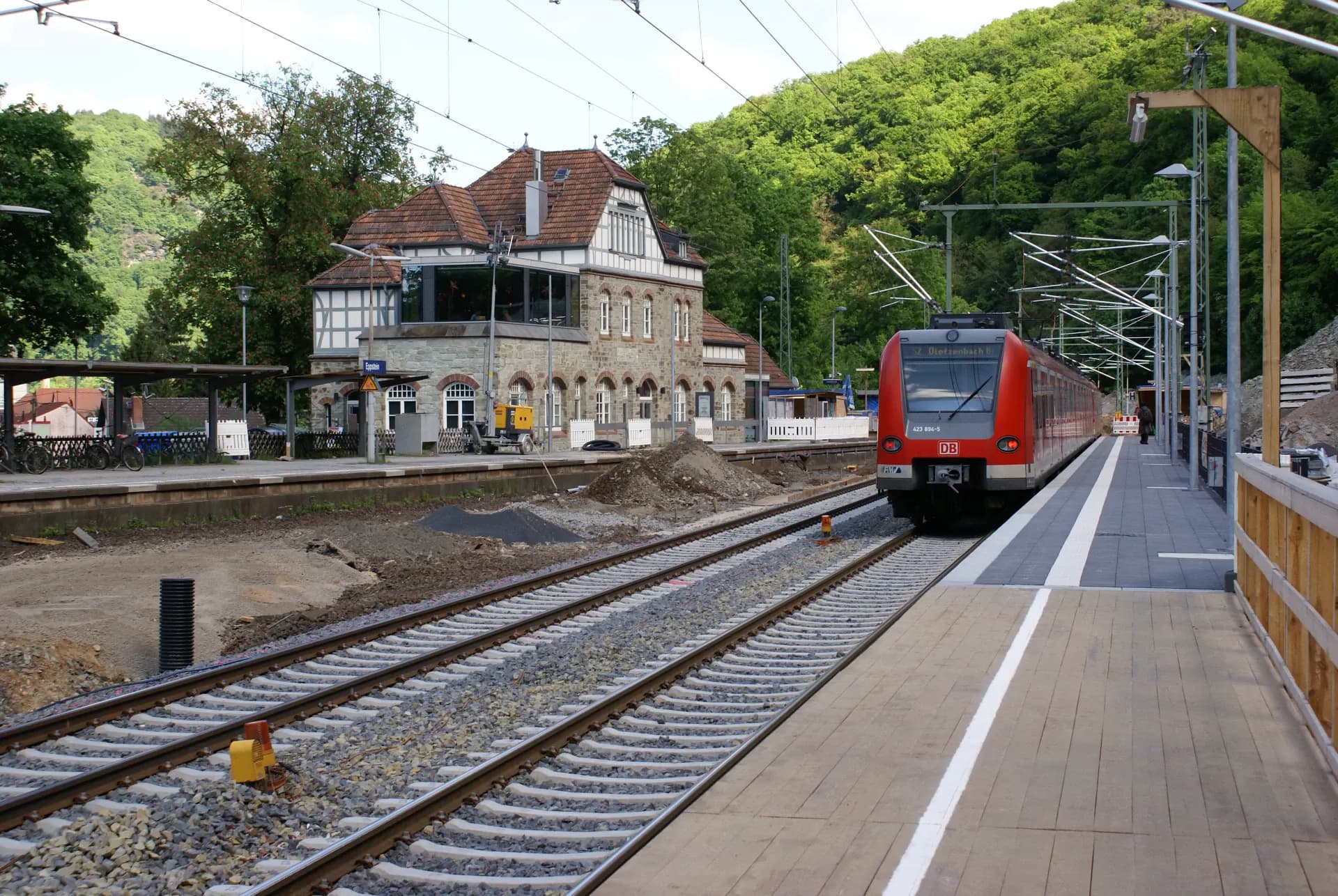 S-Bahn am Bahnhof Eppstein