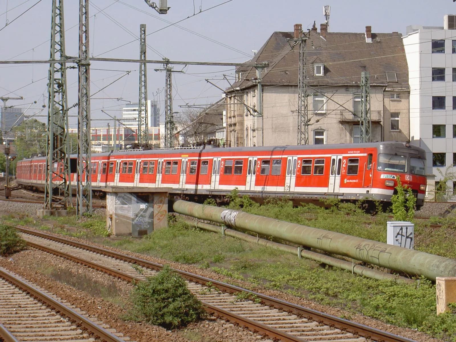 S-Bahn auf der Strecke durch das Frankfurter Gallus