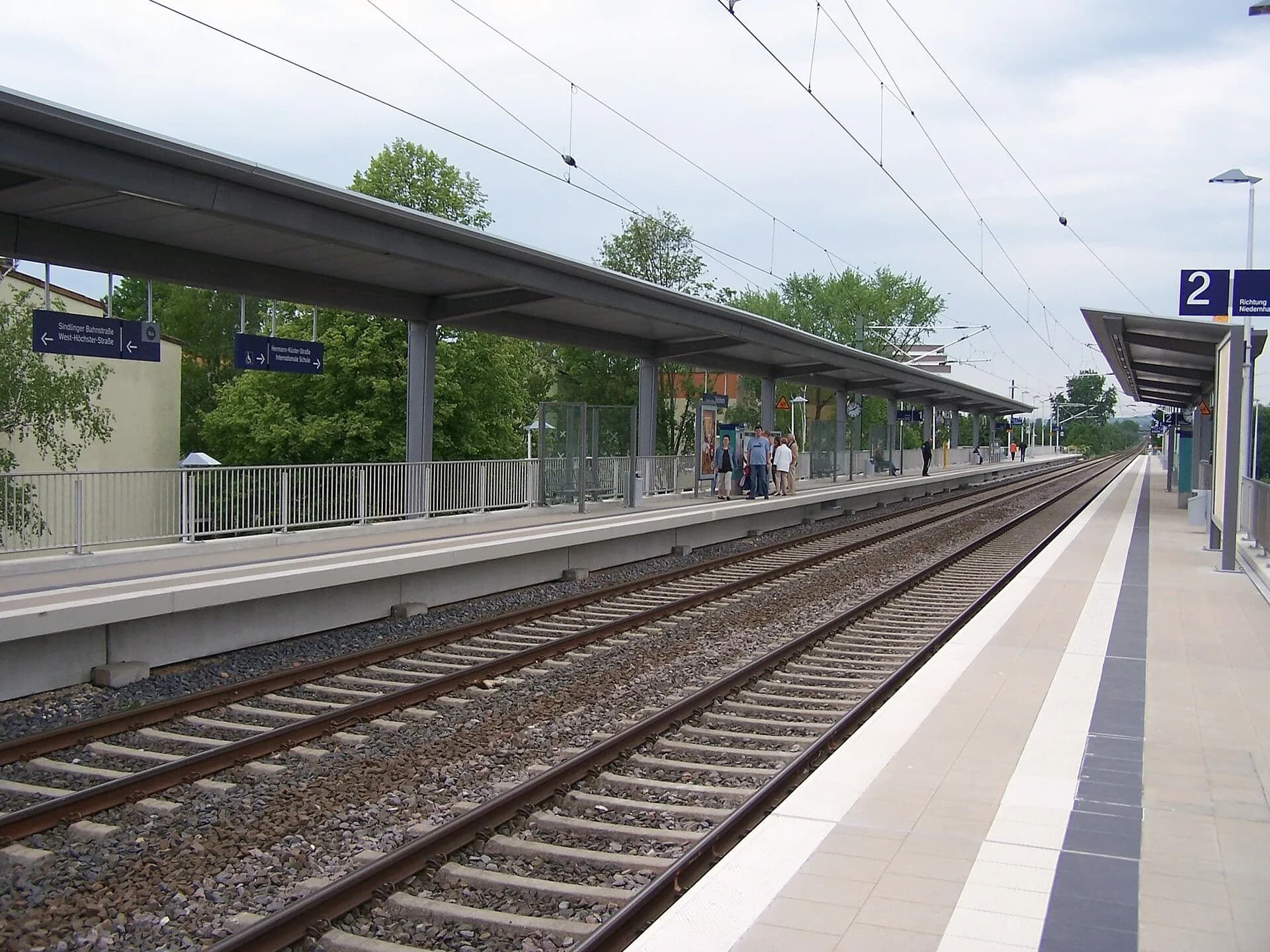 Bahnsteig der S-Bahn-Station Frankfurt-Zeilsheim