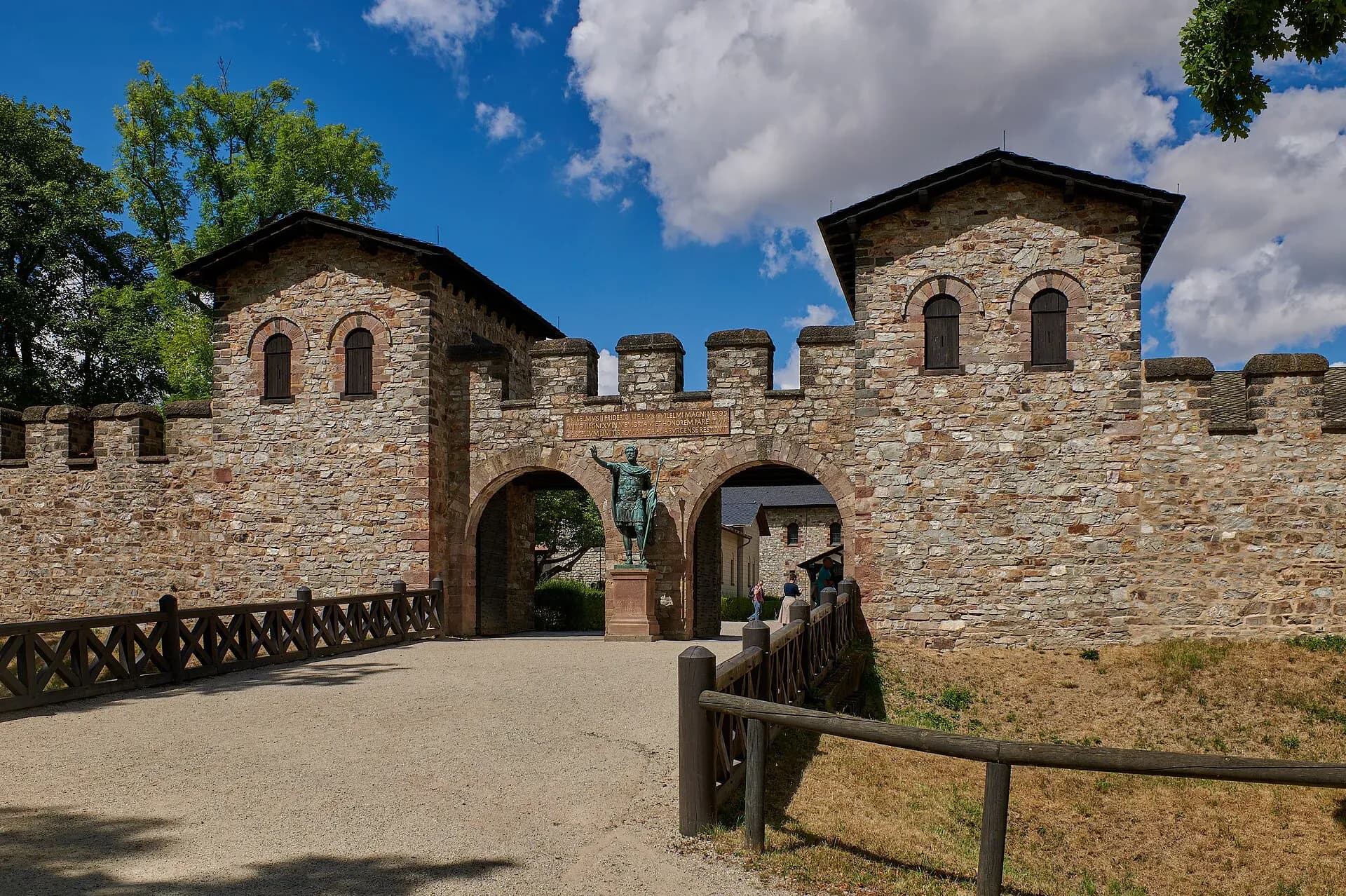 Porta Praetoria des Römerkastells Saalburg in Bad Homburg