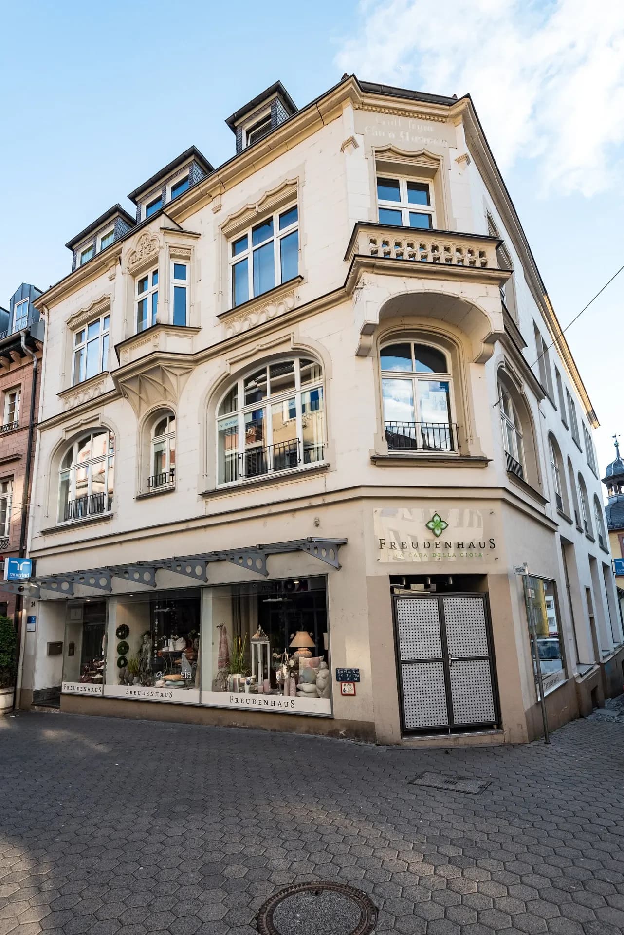Jugendstil-Eckhaus in der Sandgasse 24 in Aschaffenburg