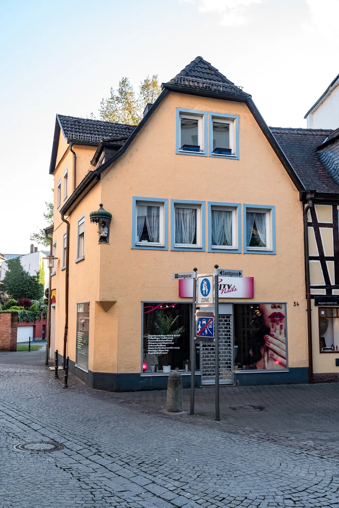 Eckhaus in der Sandgasse 35 in Aschaffenburg