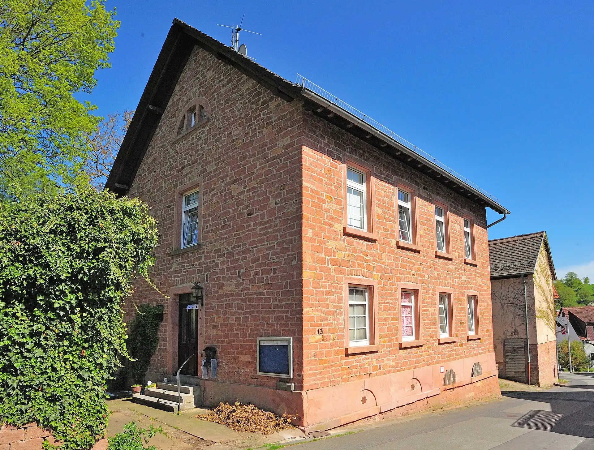 Sandsteinhaus in der Goldbachstraße im Ortsteil Rimhorn in Lützelbach