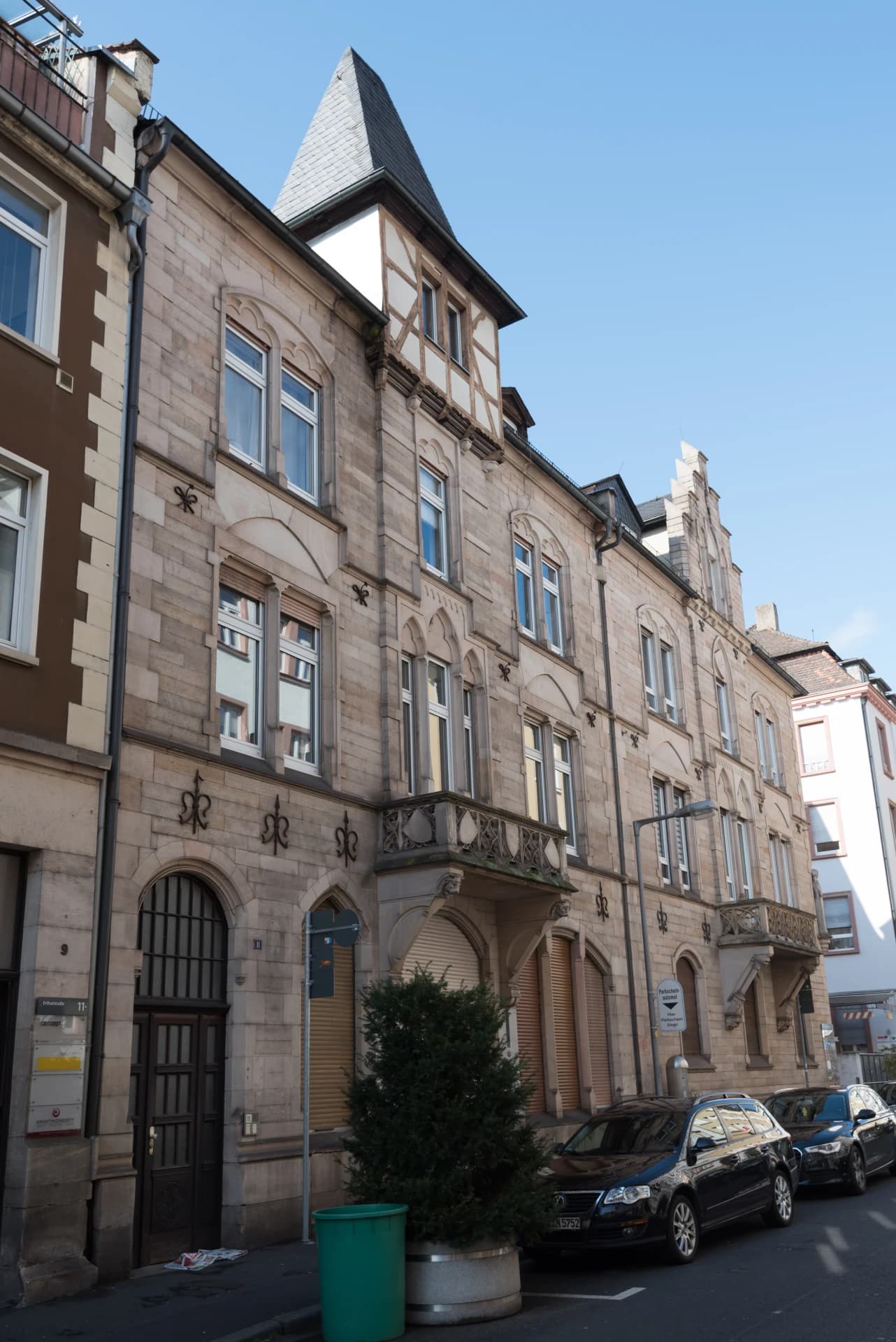 Sandsteinvilla mit Türmchen in der Erthalstraße in Aschaffenburg