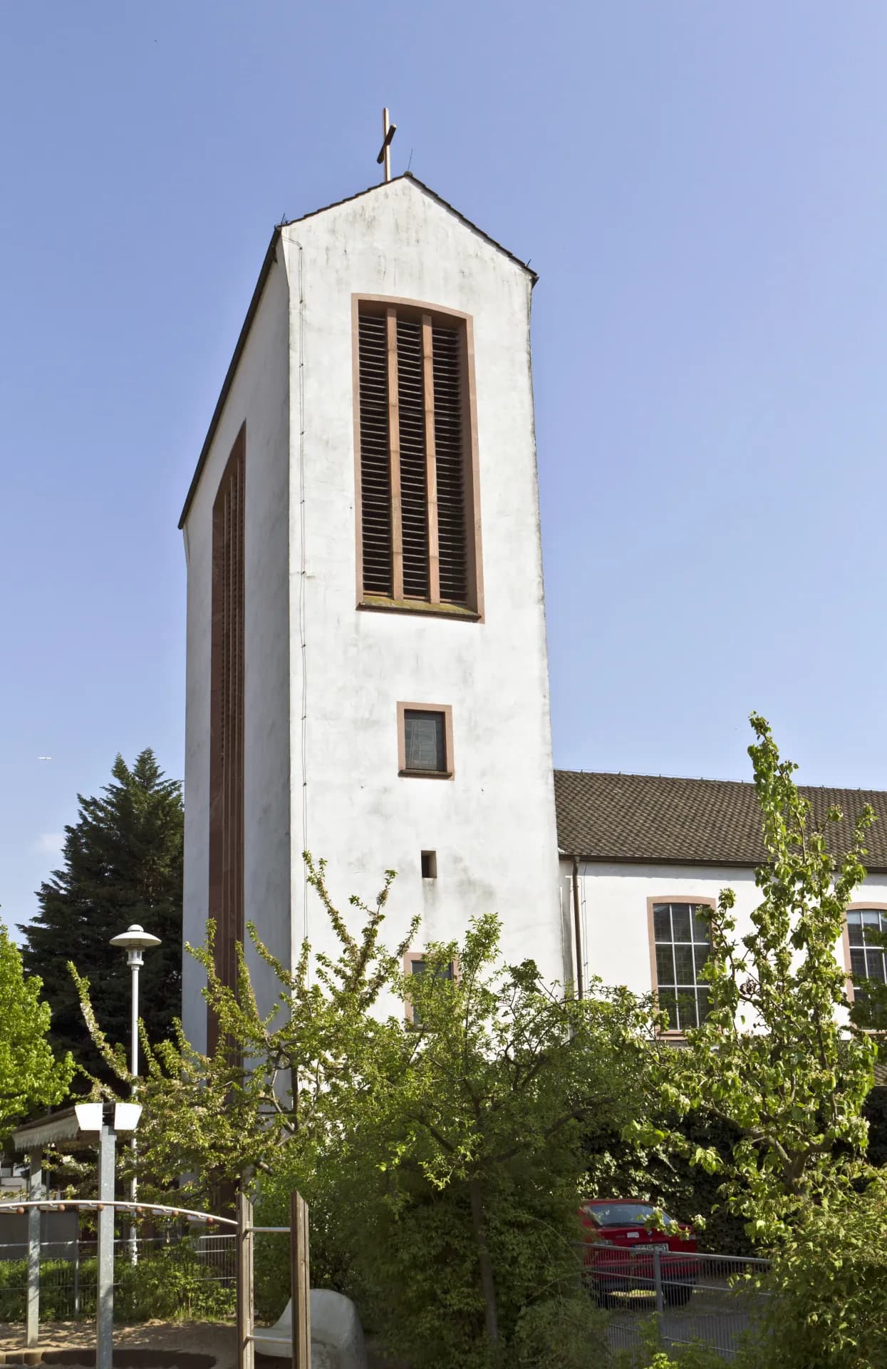 Glockenturm der Sankt-Walburga-Kirche in Groß-Gerau