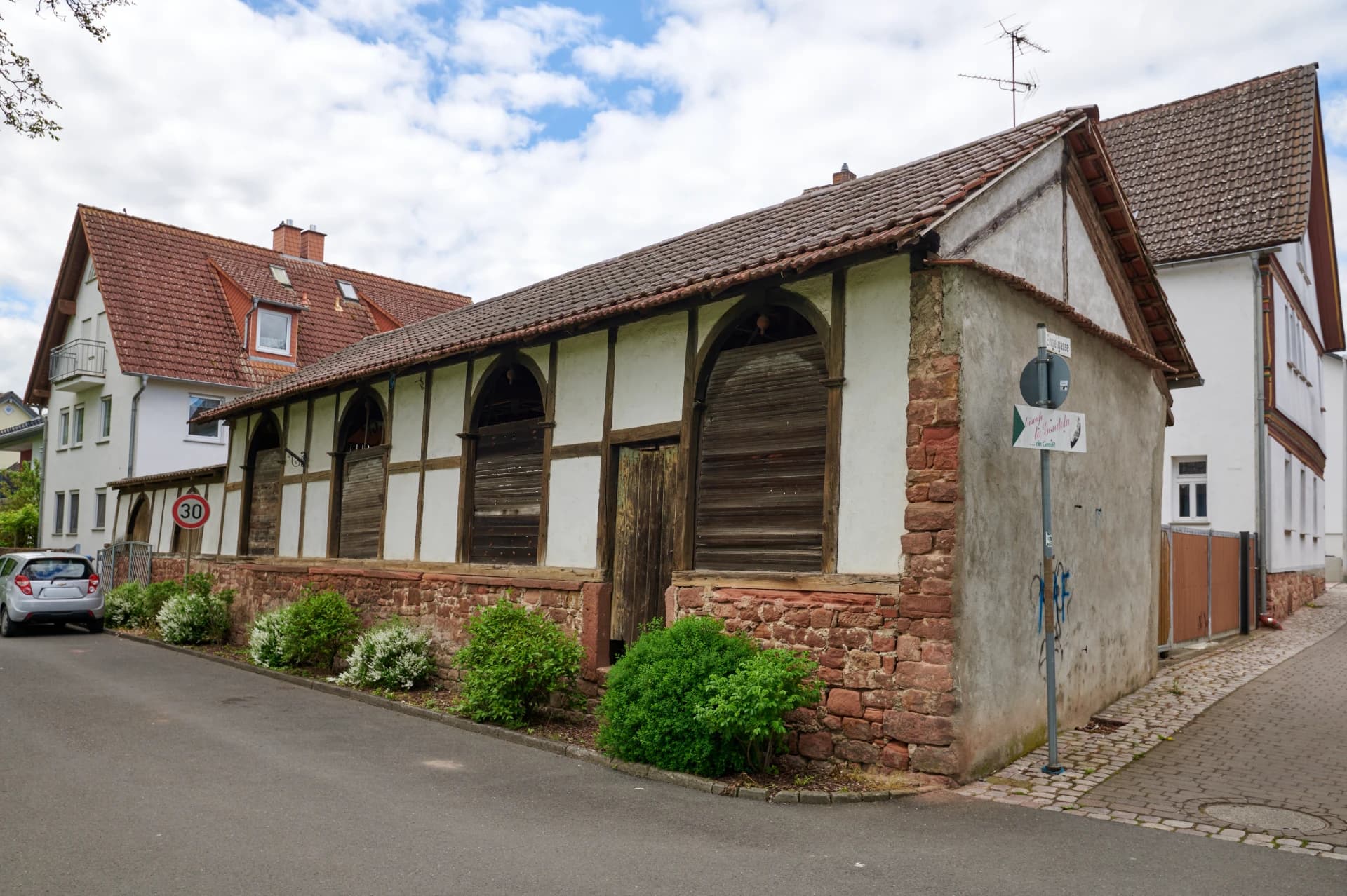 Historische Fachwerkscheune in der Engelgasse in Großwallstadt