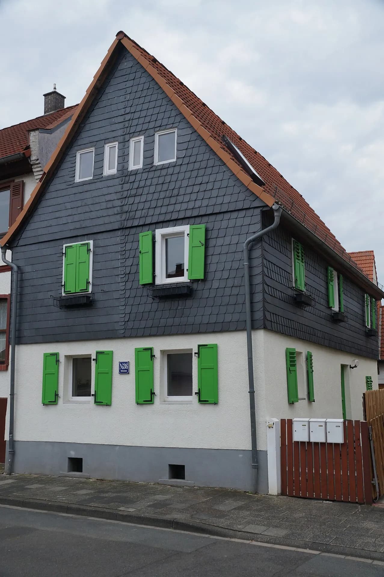 Schiefergedecktes Wohnhaus an der Untergasse in Okarben, Karben