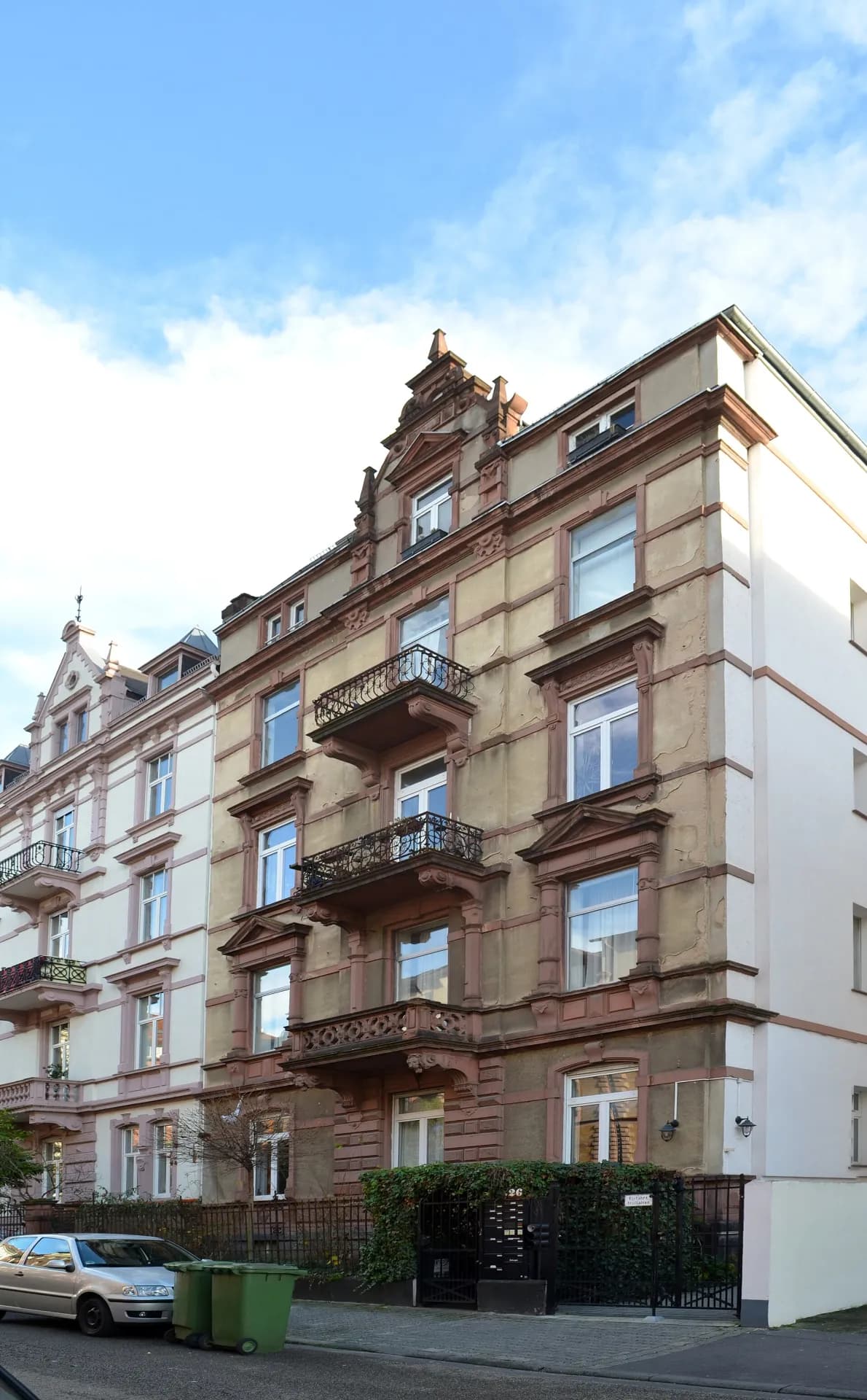 Wohnhaus mit Erkern an der Schleidenstraße im Frankfurter Nordend